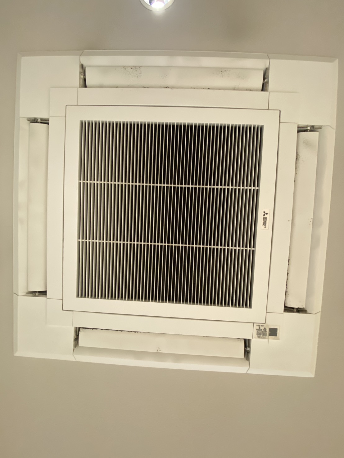 千葉県印西市牧之原の店舗清掃の作業前1