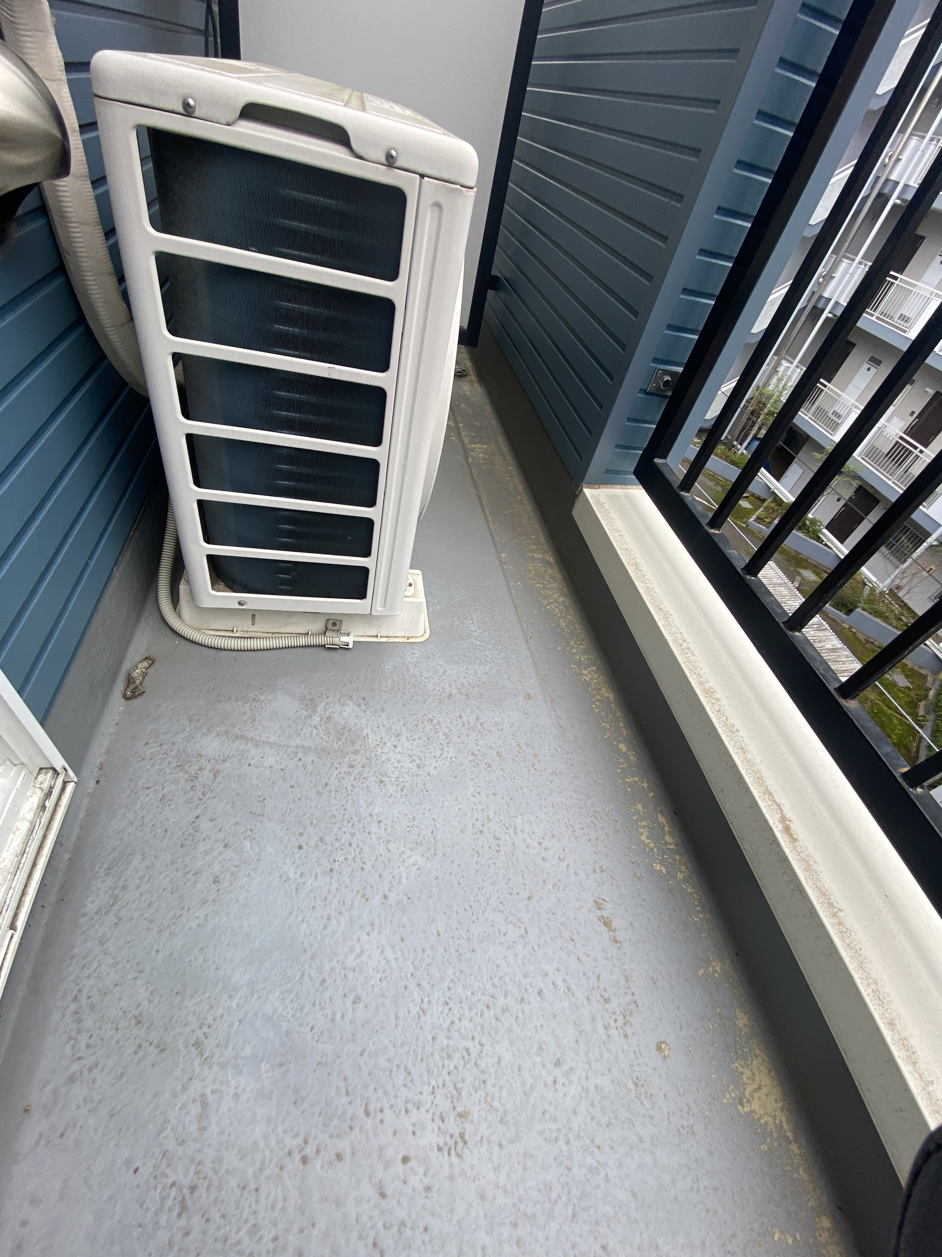 神奈川県相模原市緑区西橋本の賃貸住宅退去後の原状回復クリーニングの作業前3