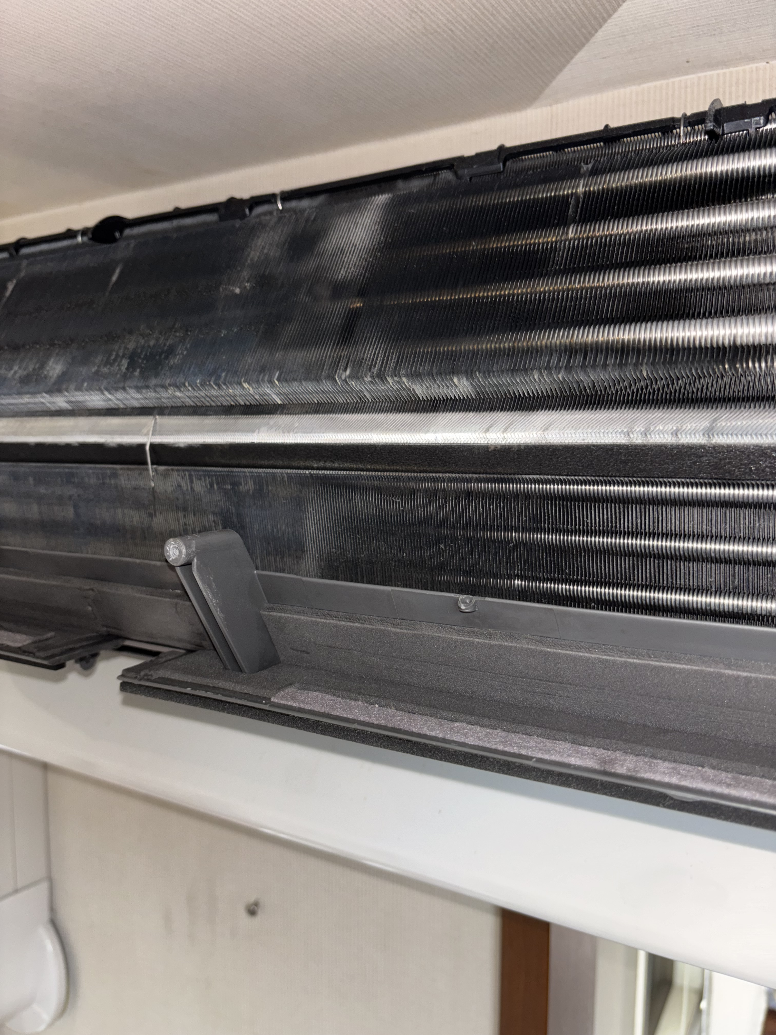 神奈川県横浜市中区の壁掛けエアコンの作業前2