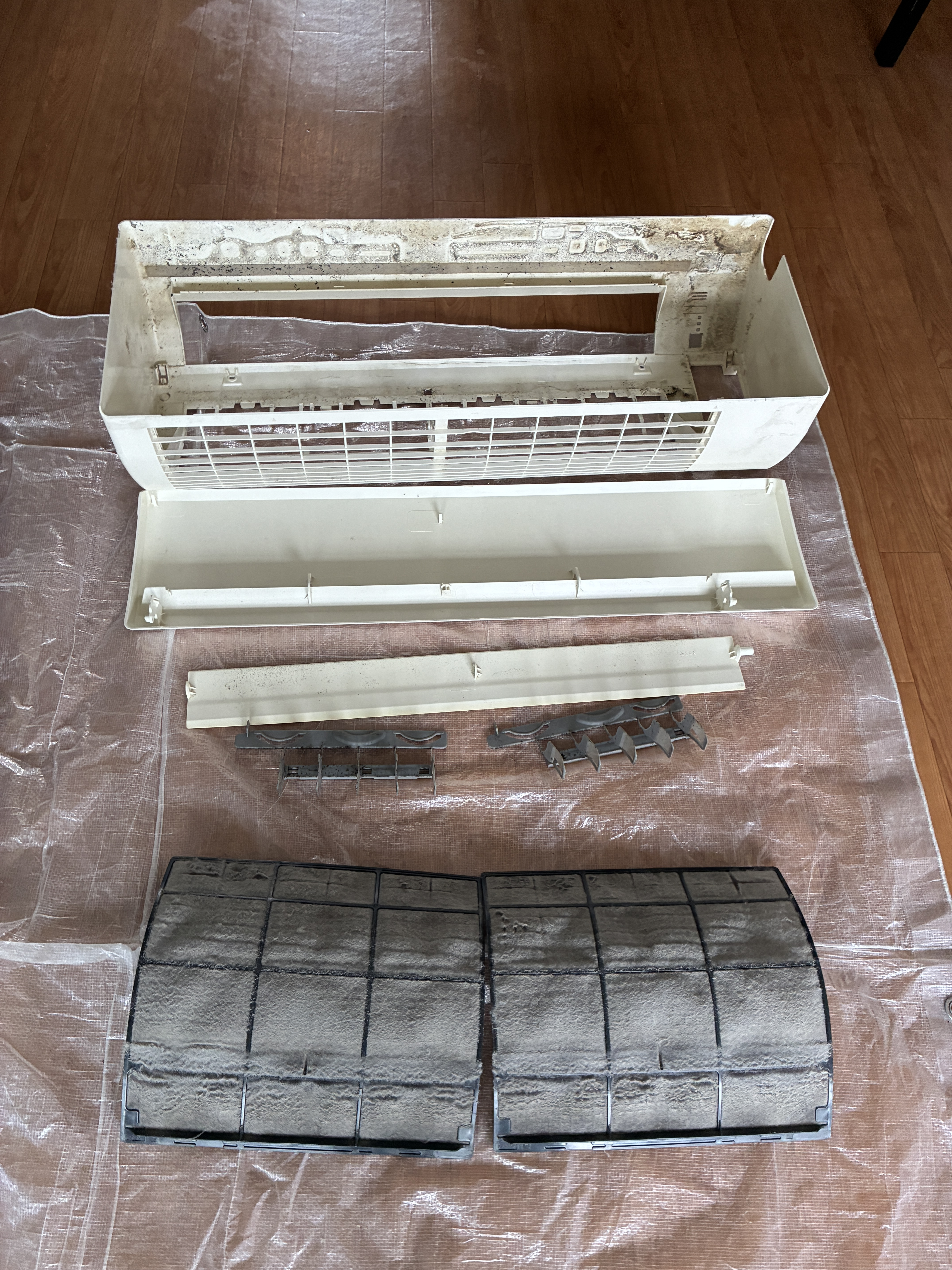 大阪府茨木市清水の壁掛けエアコンの作業前1