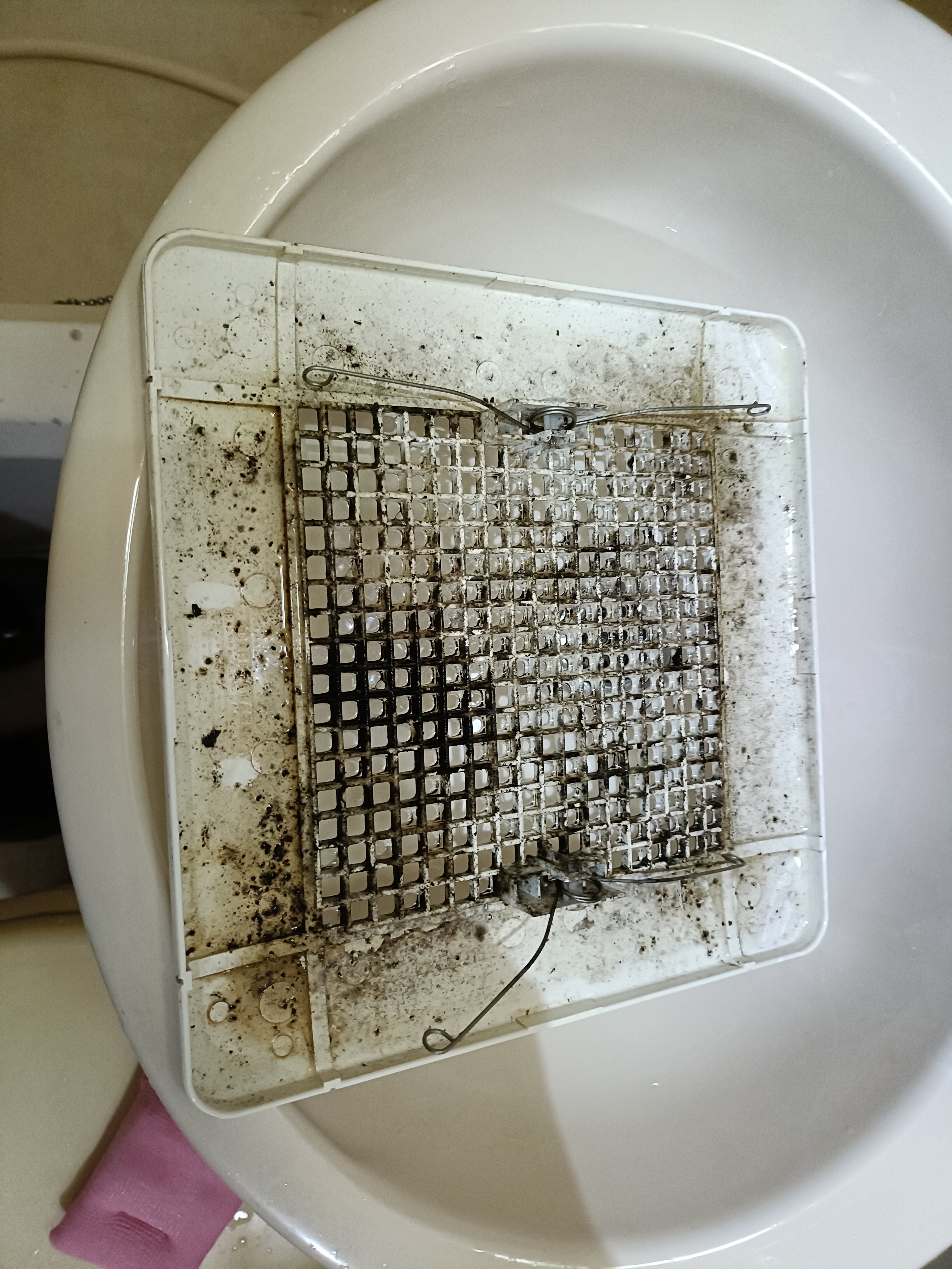 東京都足立区梅田の社宅・社員寮の原状回復クリーニングの作業前1