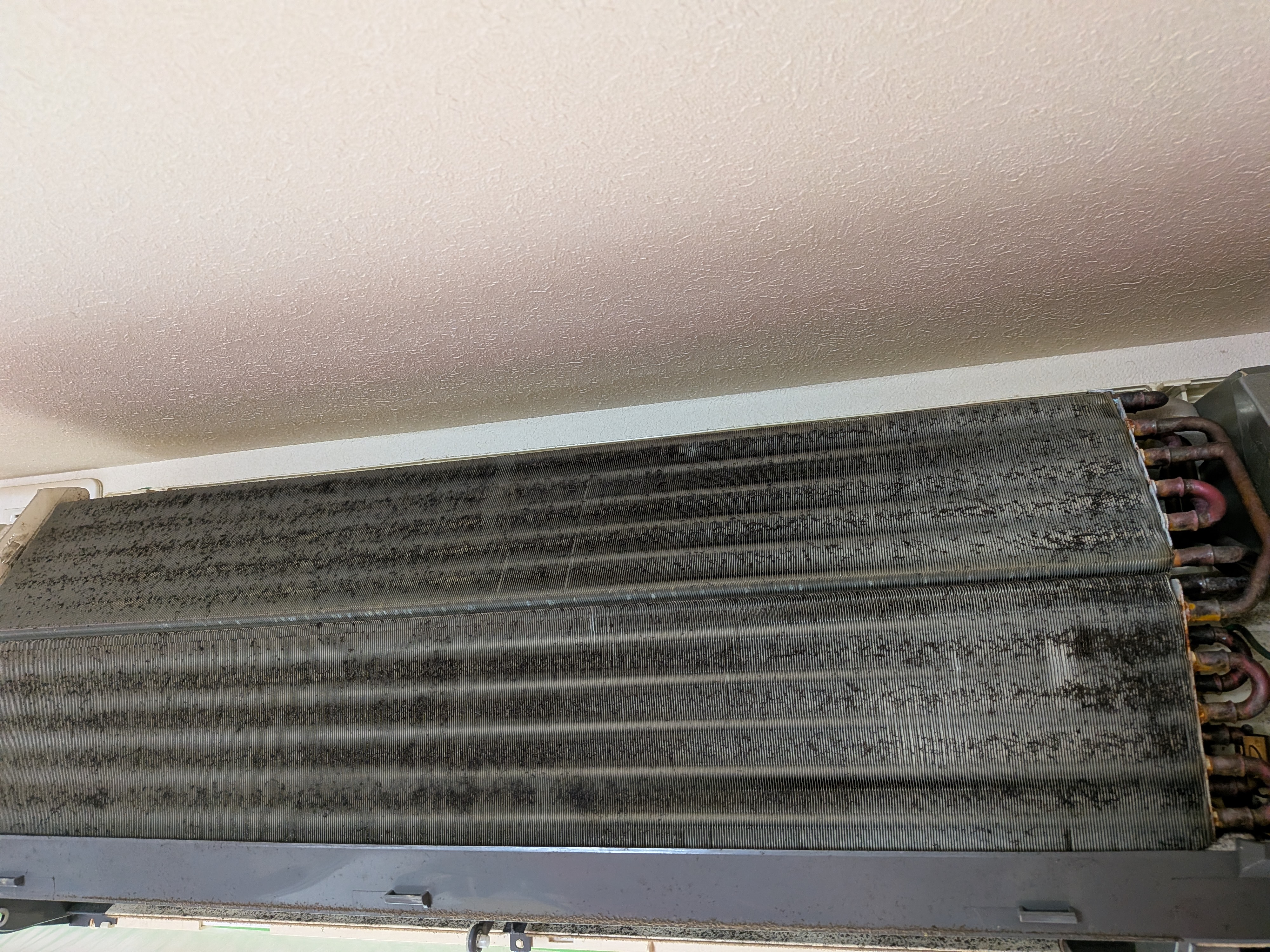 静岡県浜松市中央区雄踏町の壁掛けエアコンの作業前1