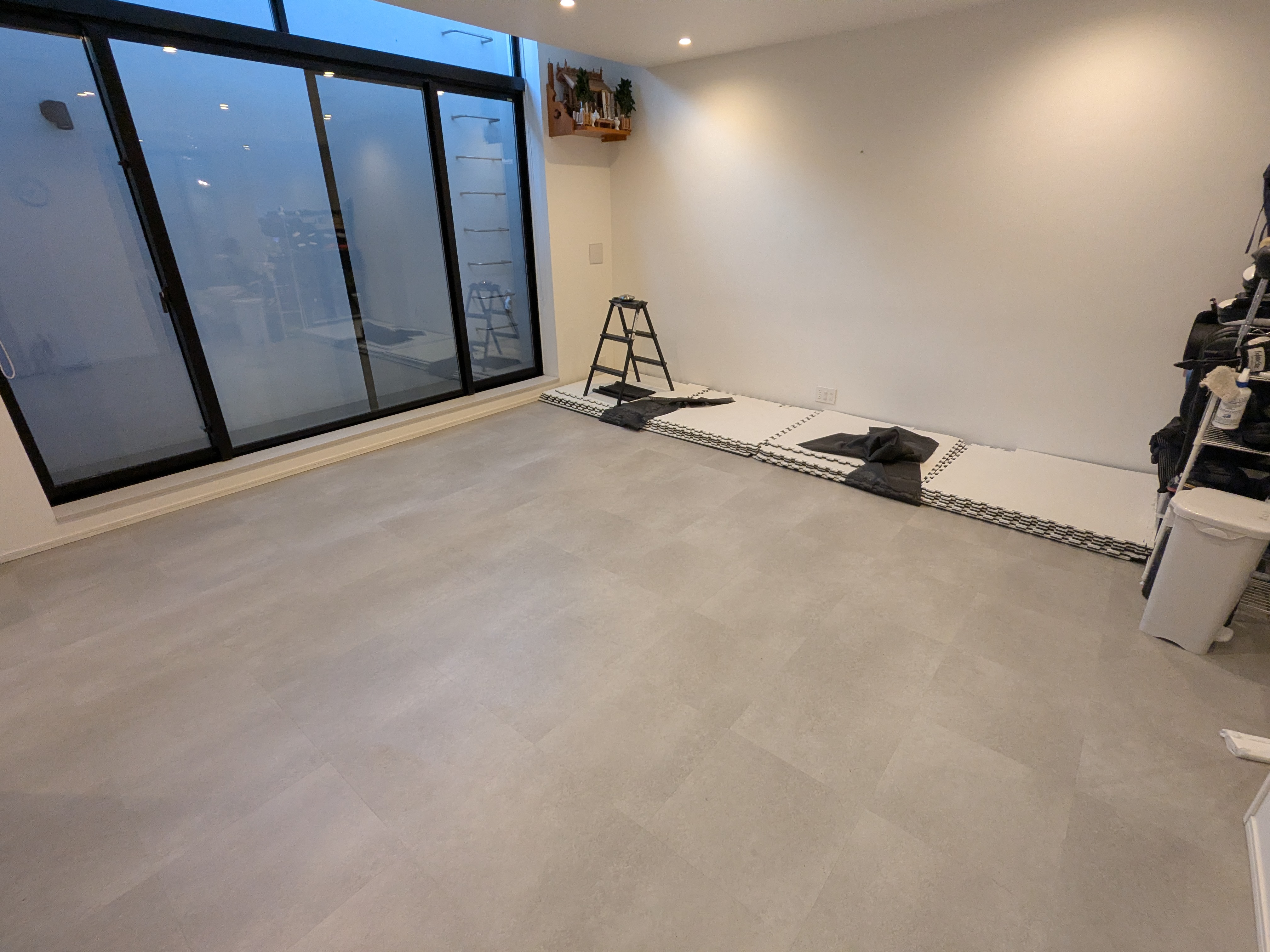 東京都港区高輪の店舗清掃の作業前1