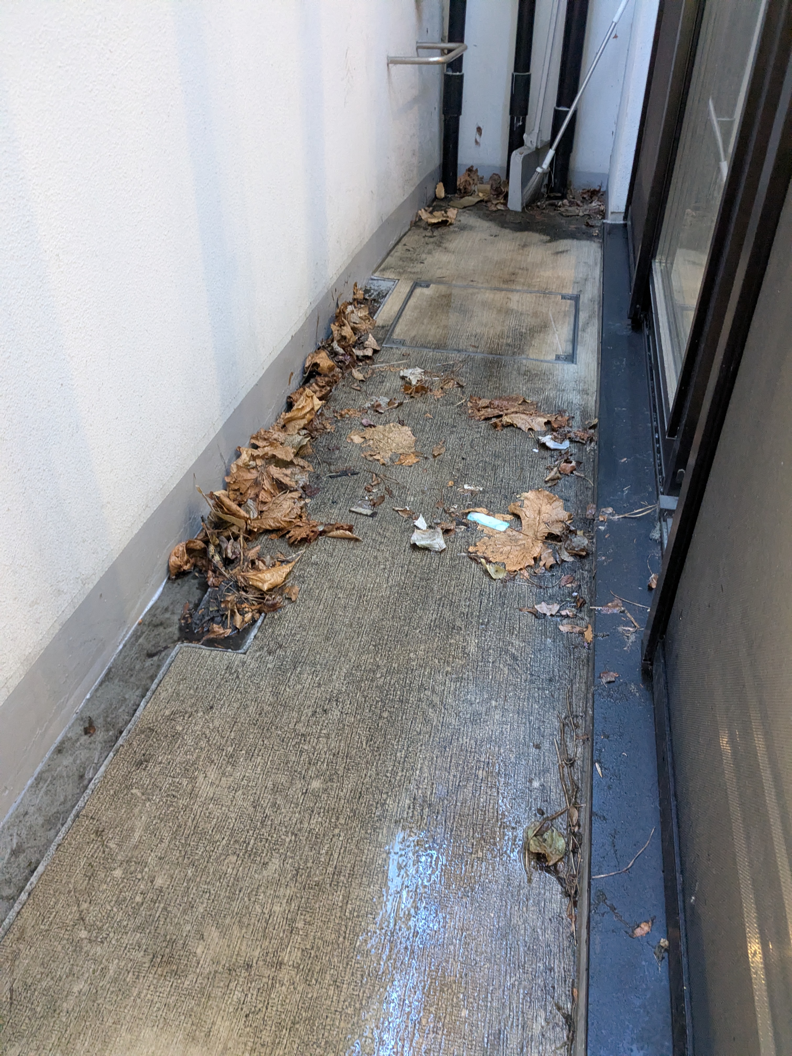 東京都港区高輪の店舗清掃の作業前3