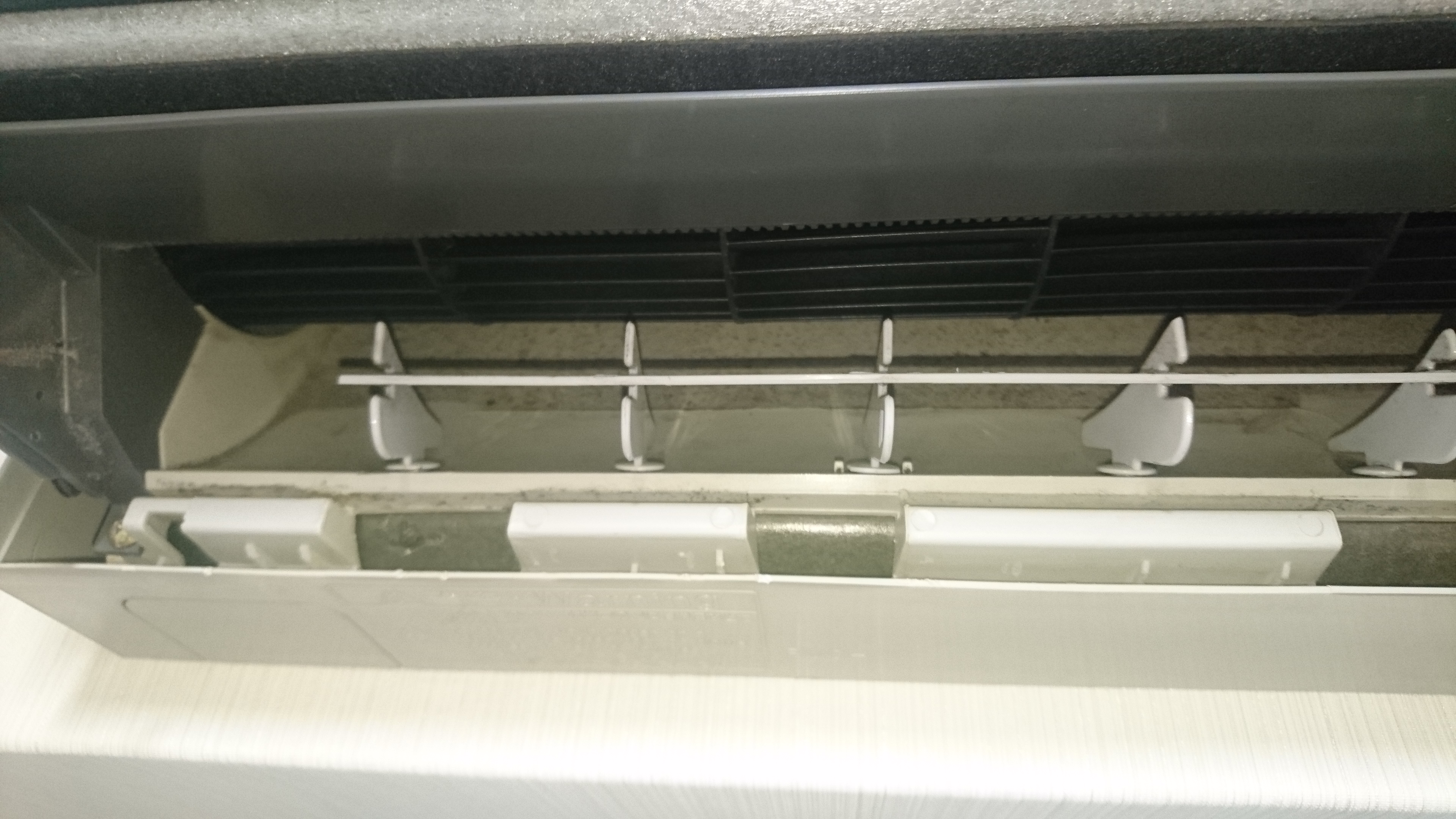 東京都小金井市の壁掛けエアコンの作業前1