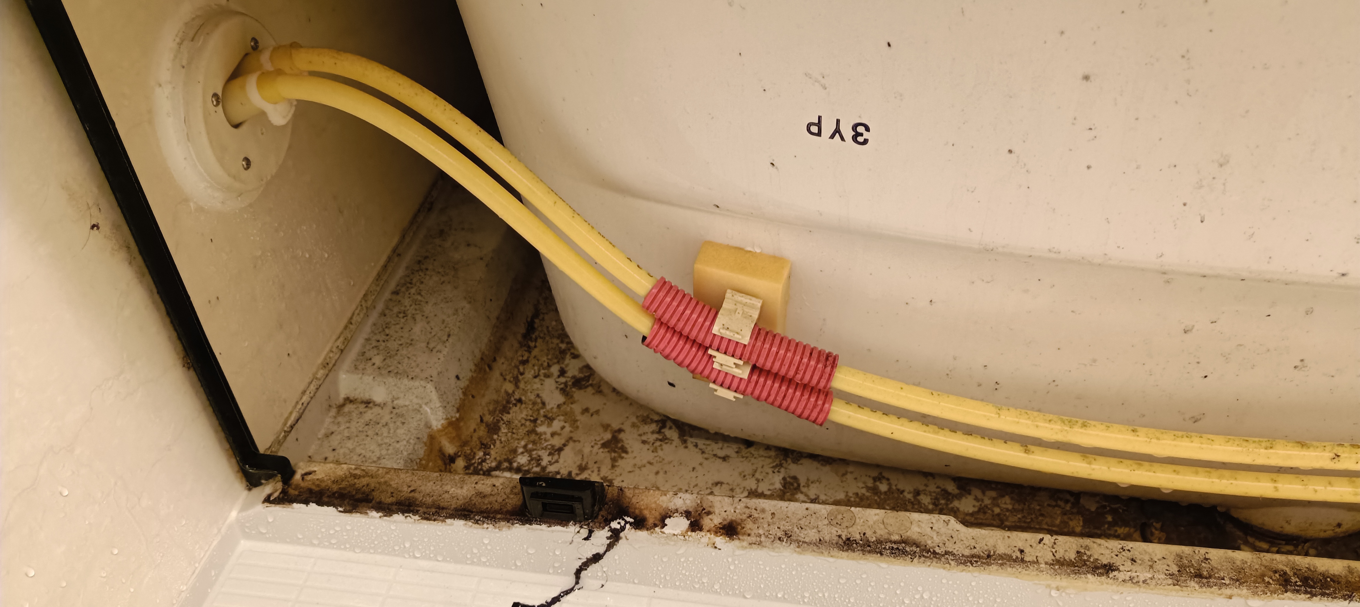 神奈川県横浜市神奈川区西寺尾の浴室・お風呂クリーニングの作業前1