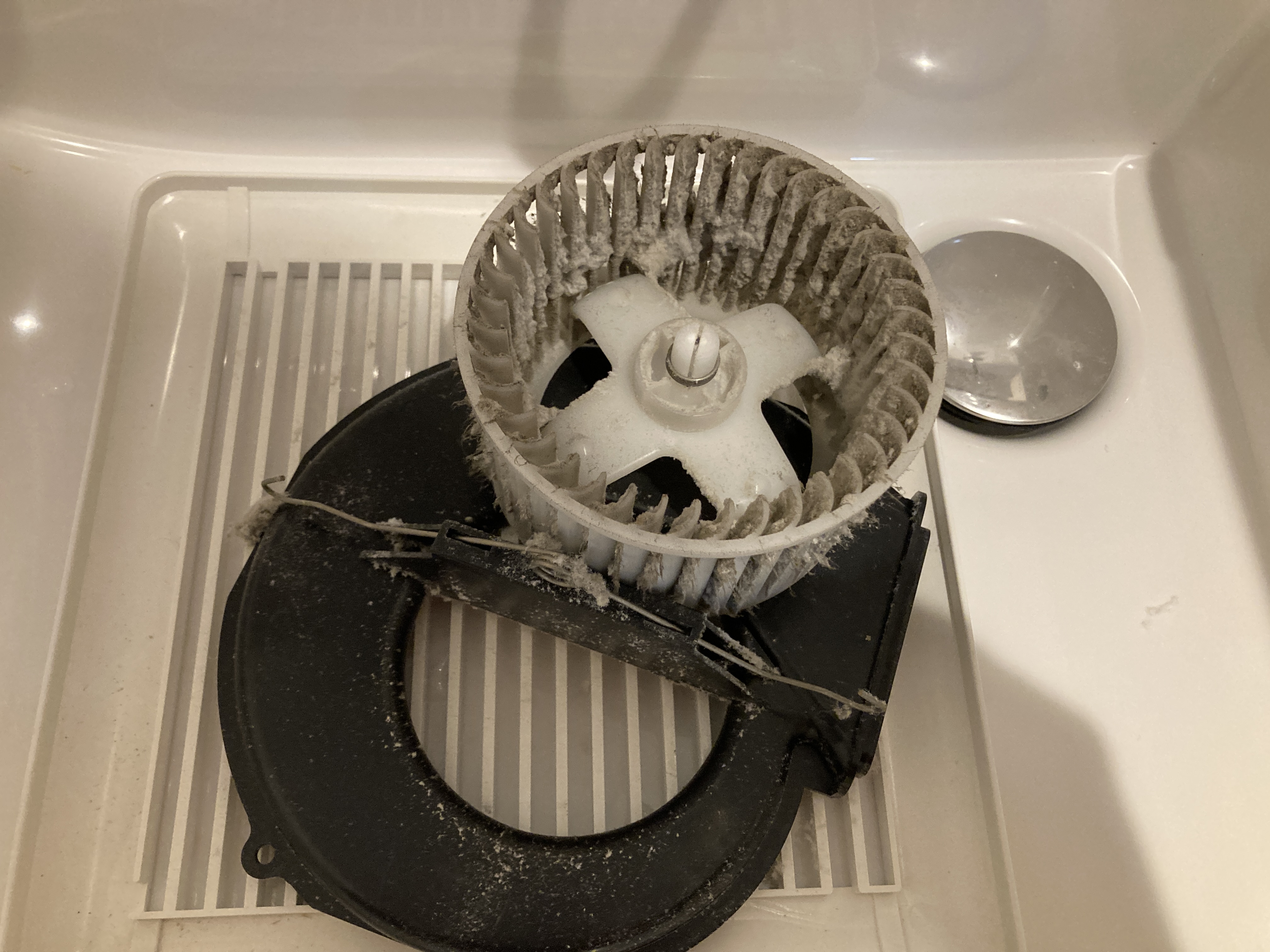 京都府京都市左京区松ケ崎今海道町の洗面所クリーニングの作業前1