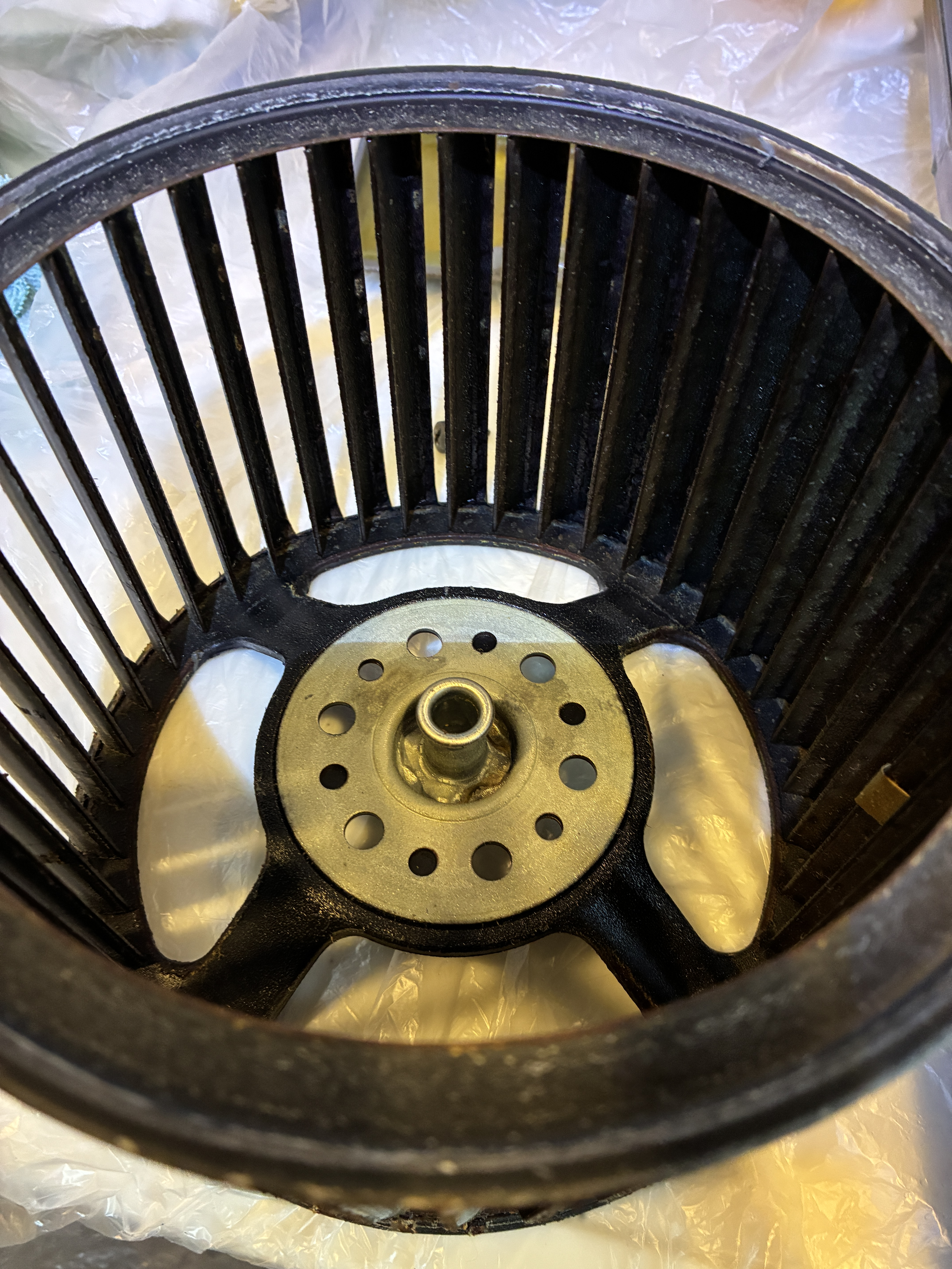 大阪府東大阪市のレンジフードクリーニングの作業前1