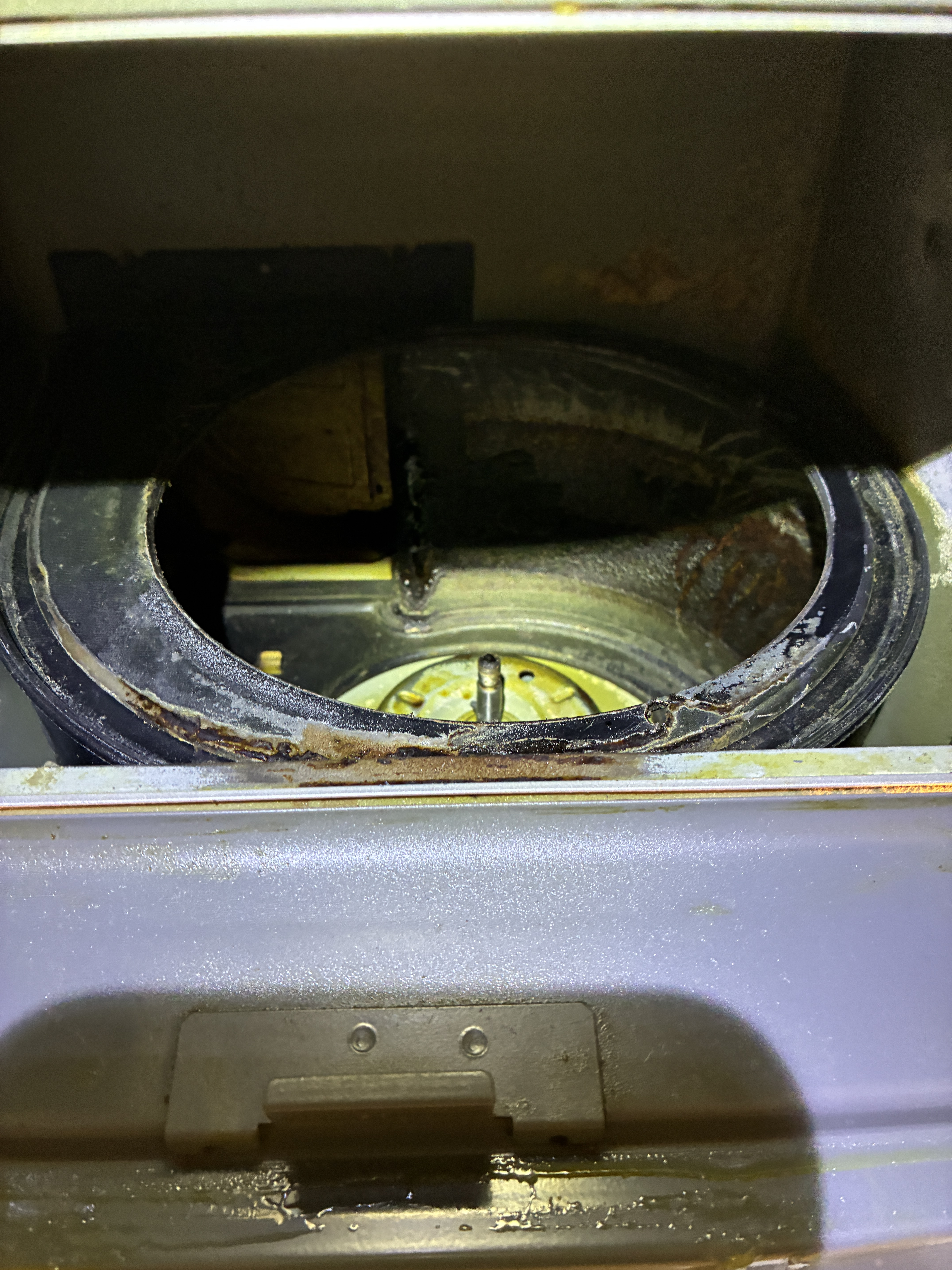 大阪府東大阪市のレンジフードクリーニングの作業前2