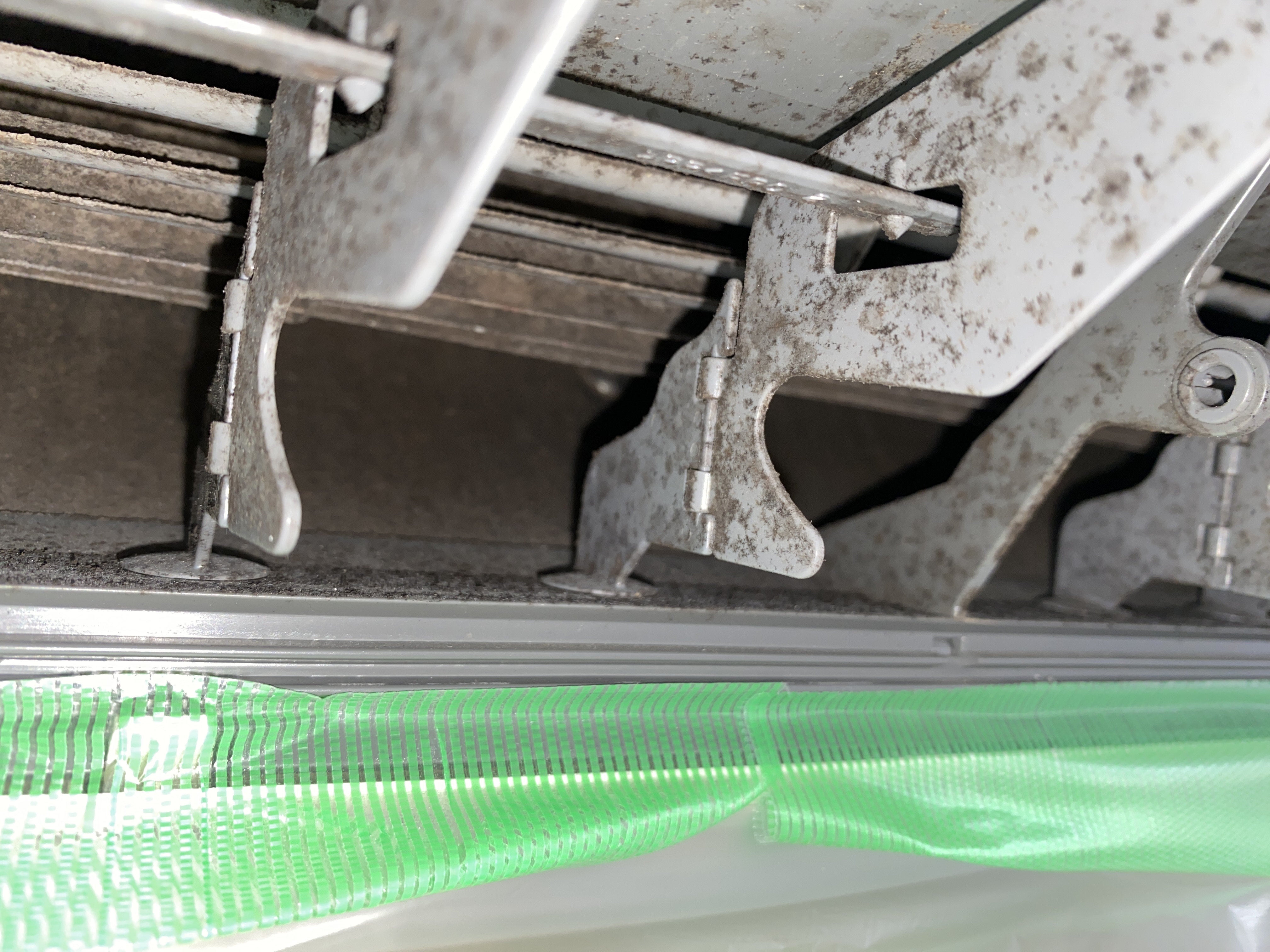 静岡県湖西市のお掃除機能付きエアコンの作業前1