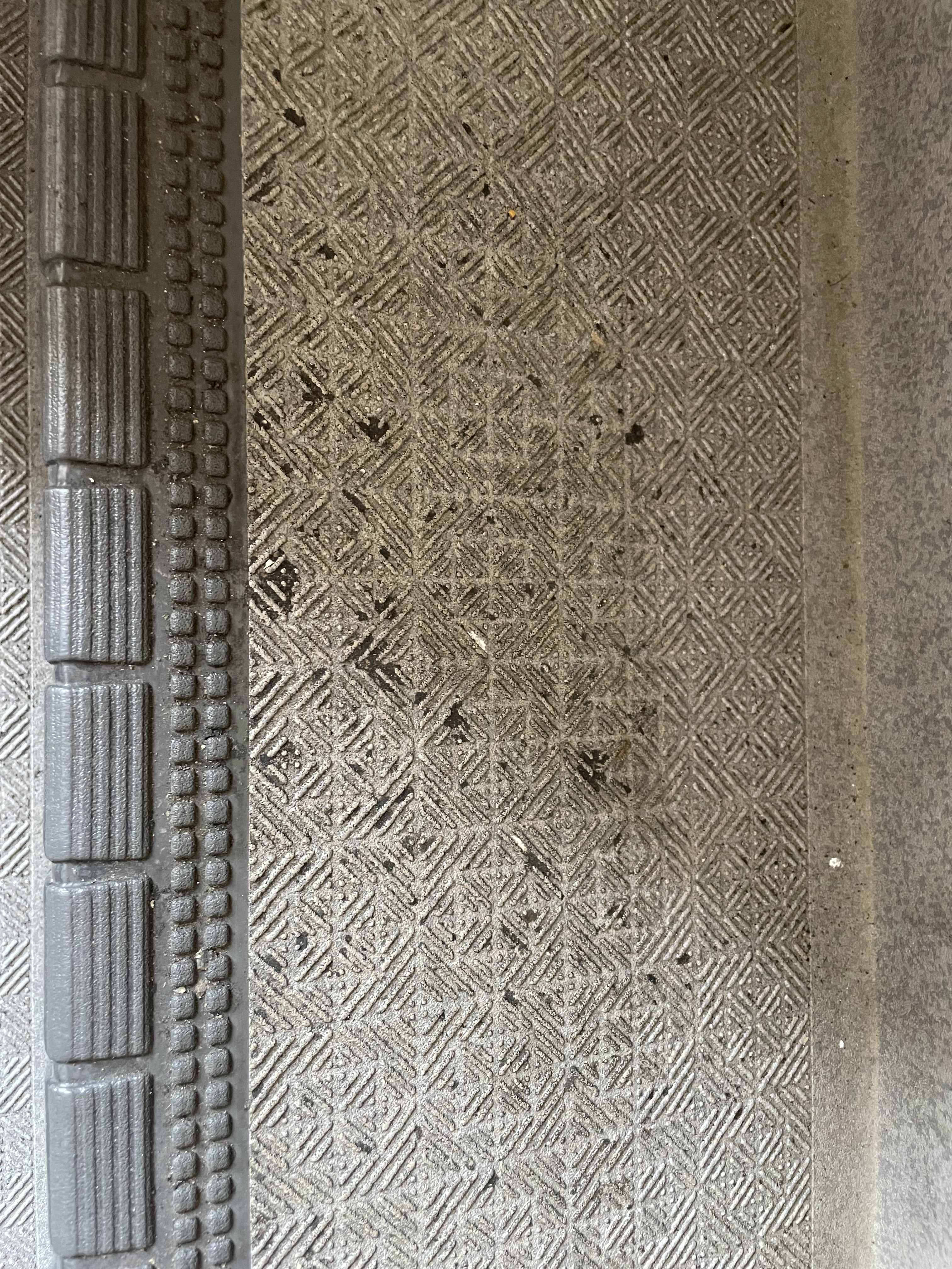 千葉県市川市のビル・マンション共用部清掃の作業前1