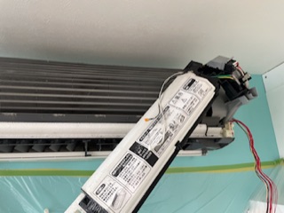 東京都世田谷区若林のお掃除機能付きエアコンの作業前1