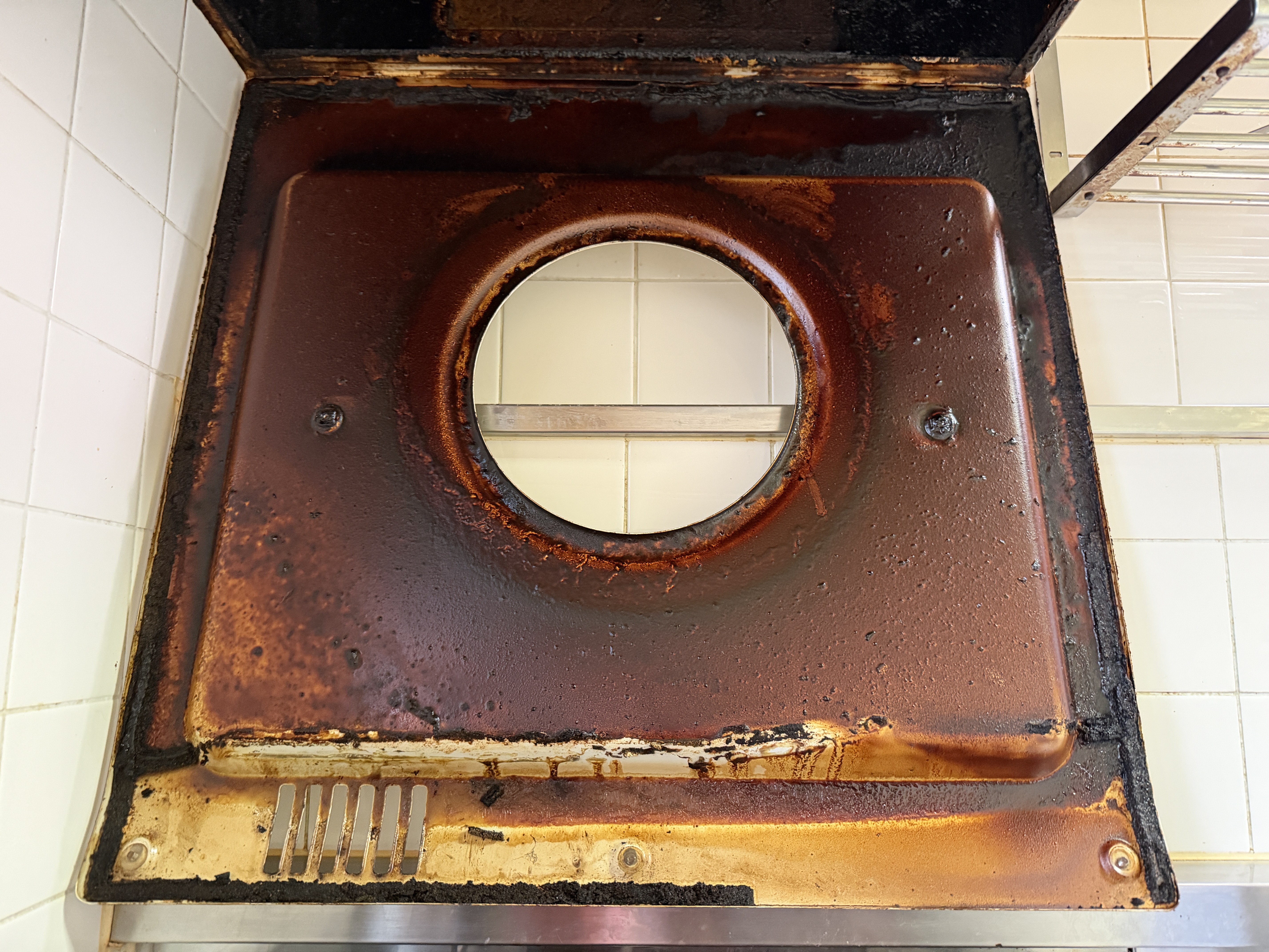 岩手県盛岡市のレンジフードクリーニングの作業前2