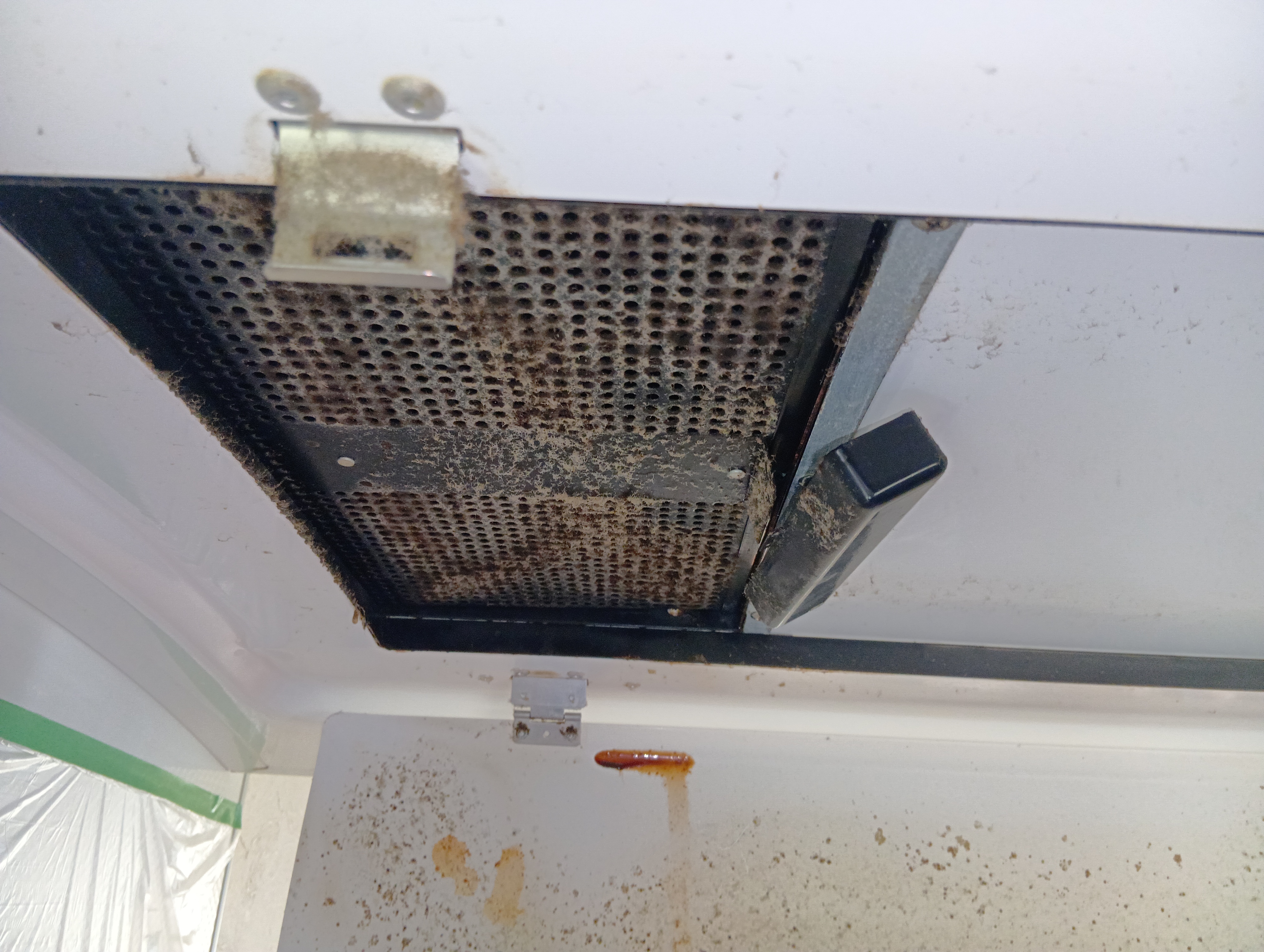 福島県白河市のレンジフードクリーニングの作業前2