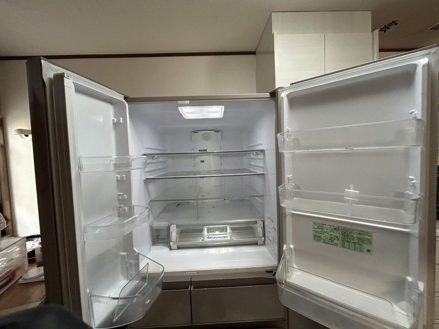 兵庫県西宮市の冷蔵庫クリーニングの作業前1