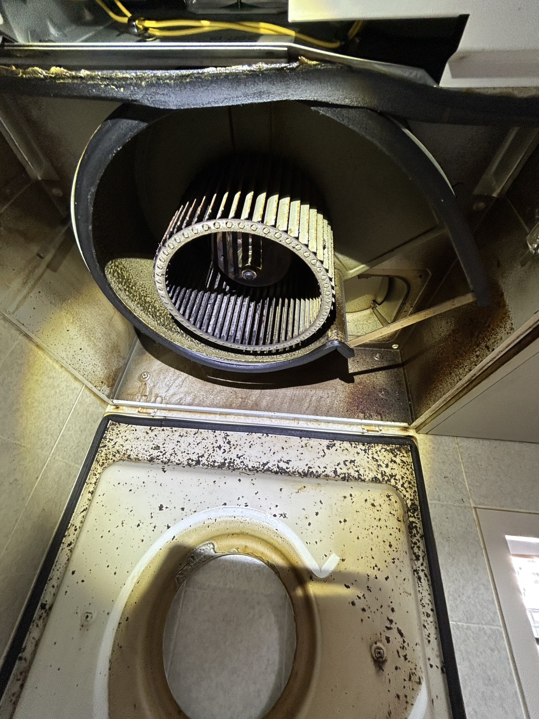 大阪府大阪市北区のレンジフードクリーニングの作業前1