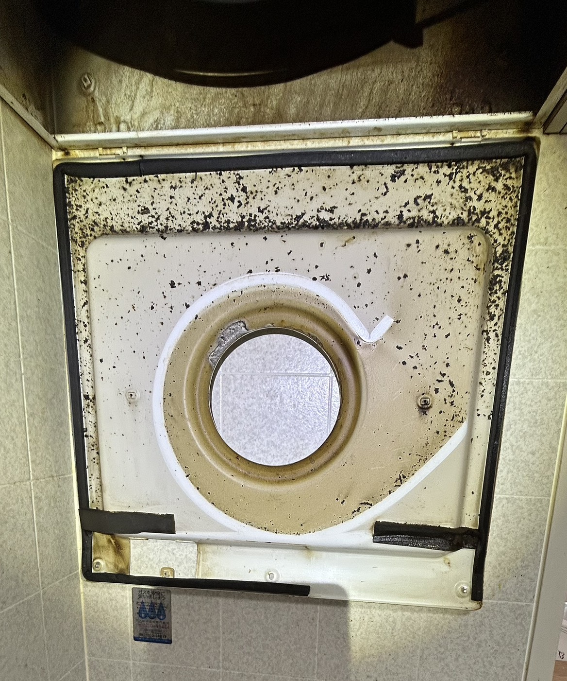 大阪府大阪市北区のレンジフードクリーニングの作業前3