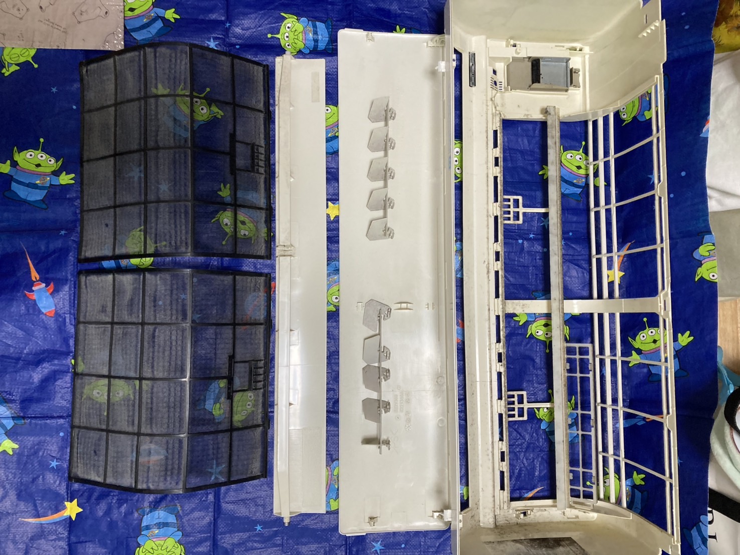 大阪府大阪市東住吉区の壁掛けエアコンの作業前2