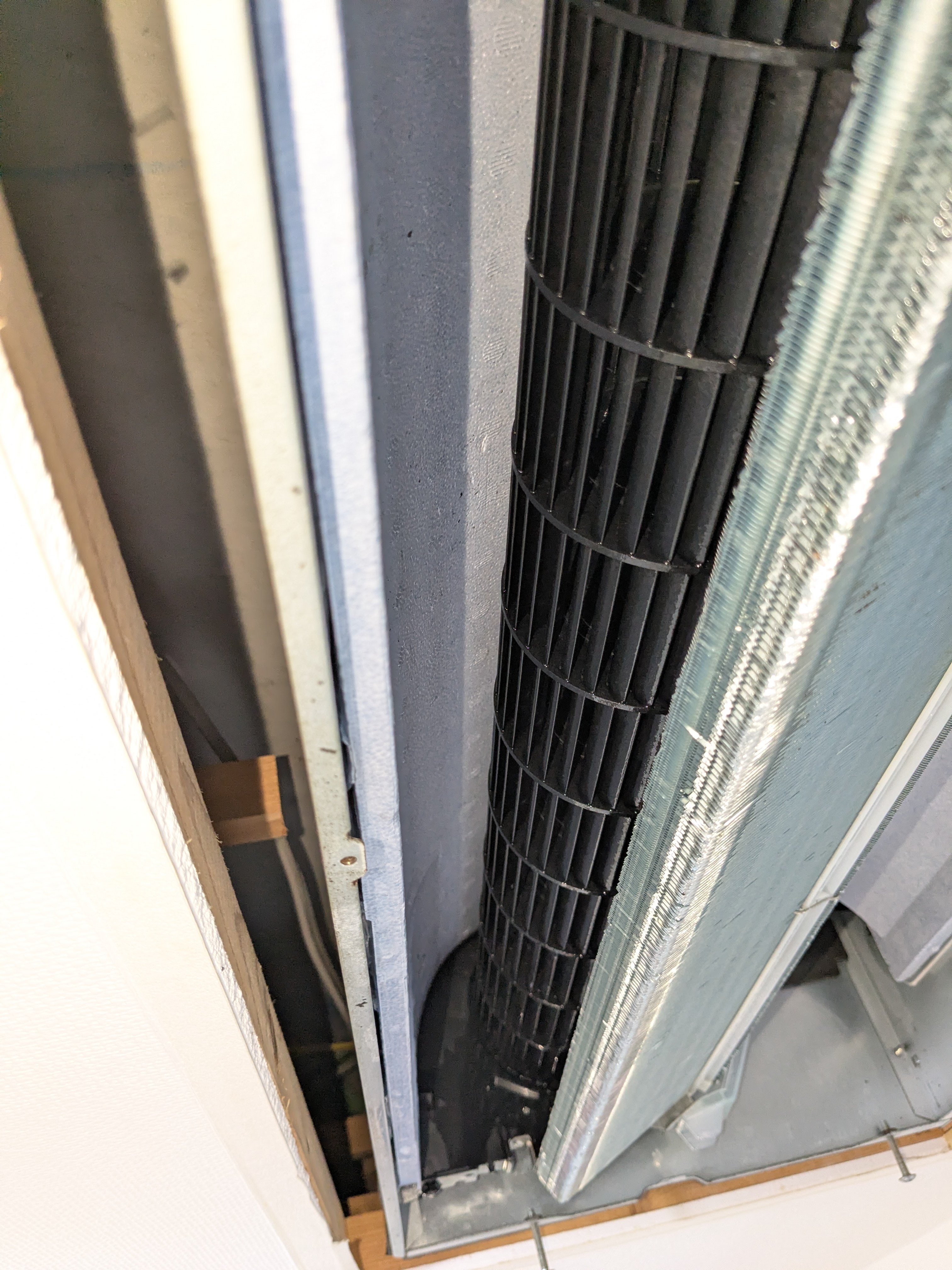 東京都江東区豊洲の家庭用天井埋め込みエアコンの作業後2