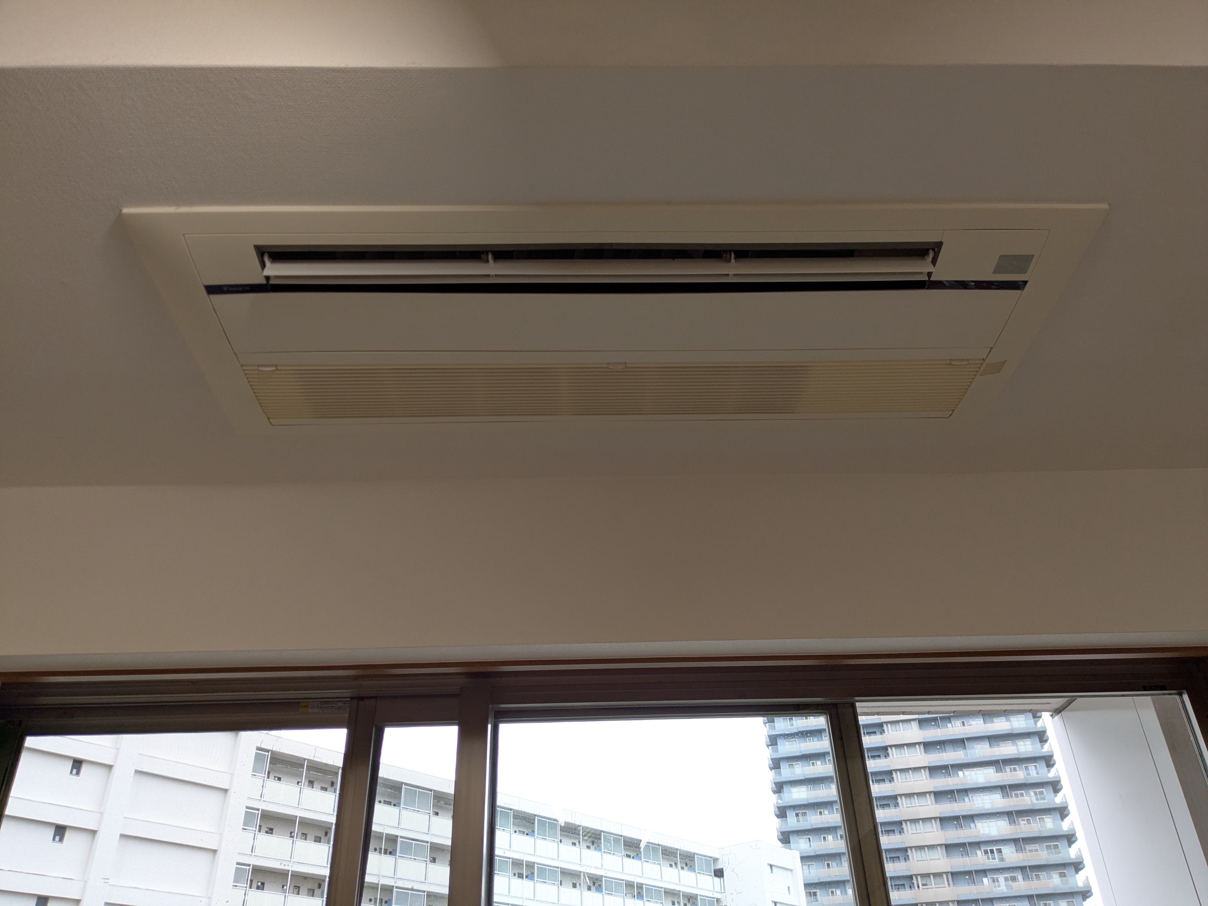 東京都江東区豊洲の家庭用天井埋め込みエアコンの作業後3