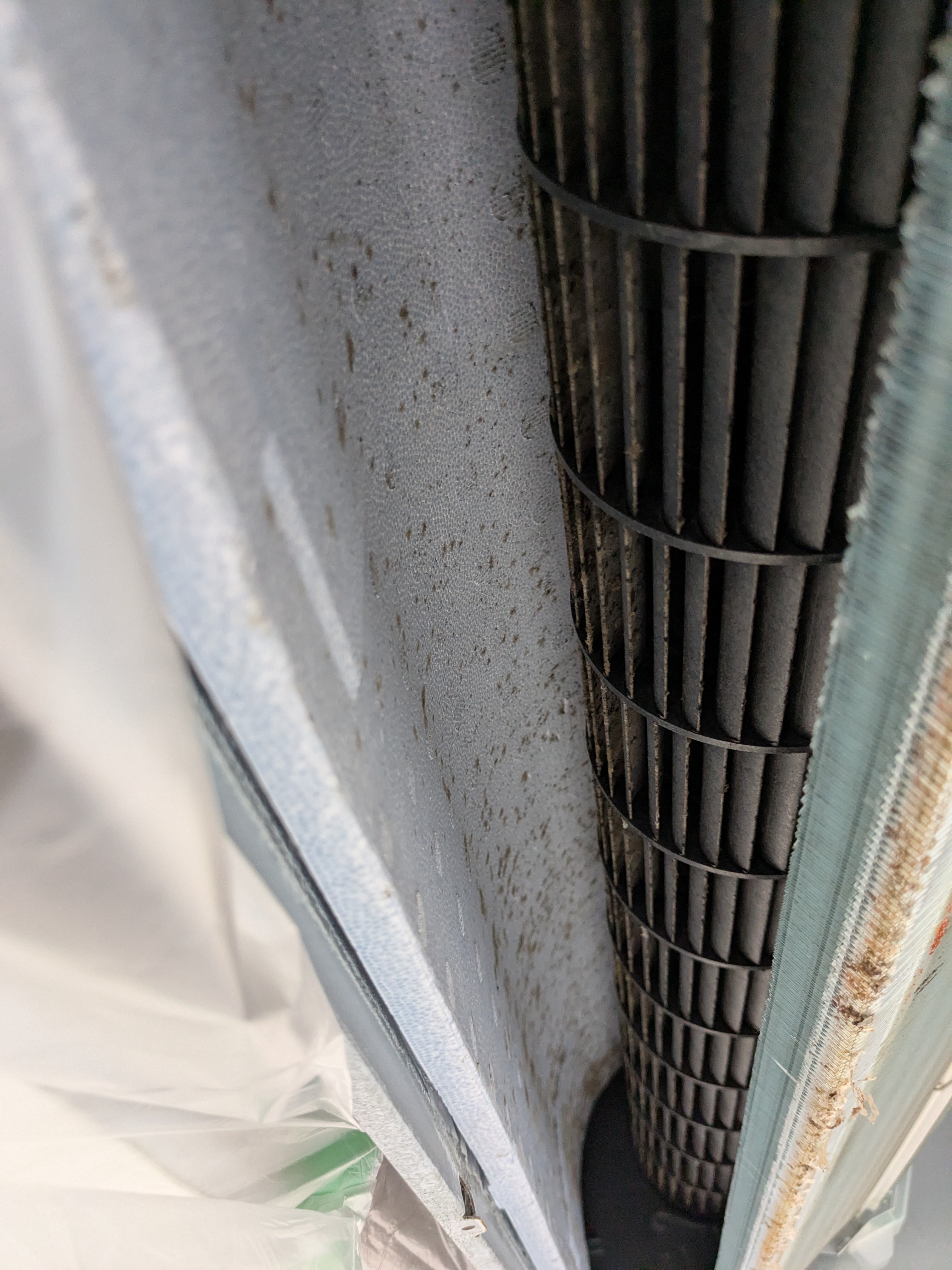 東京都江東区豊洲の家庭用天井埋め込みエアコンの作業前2