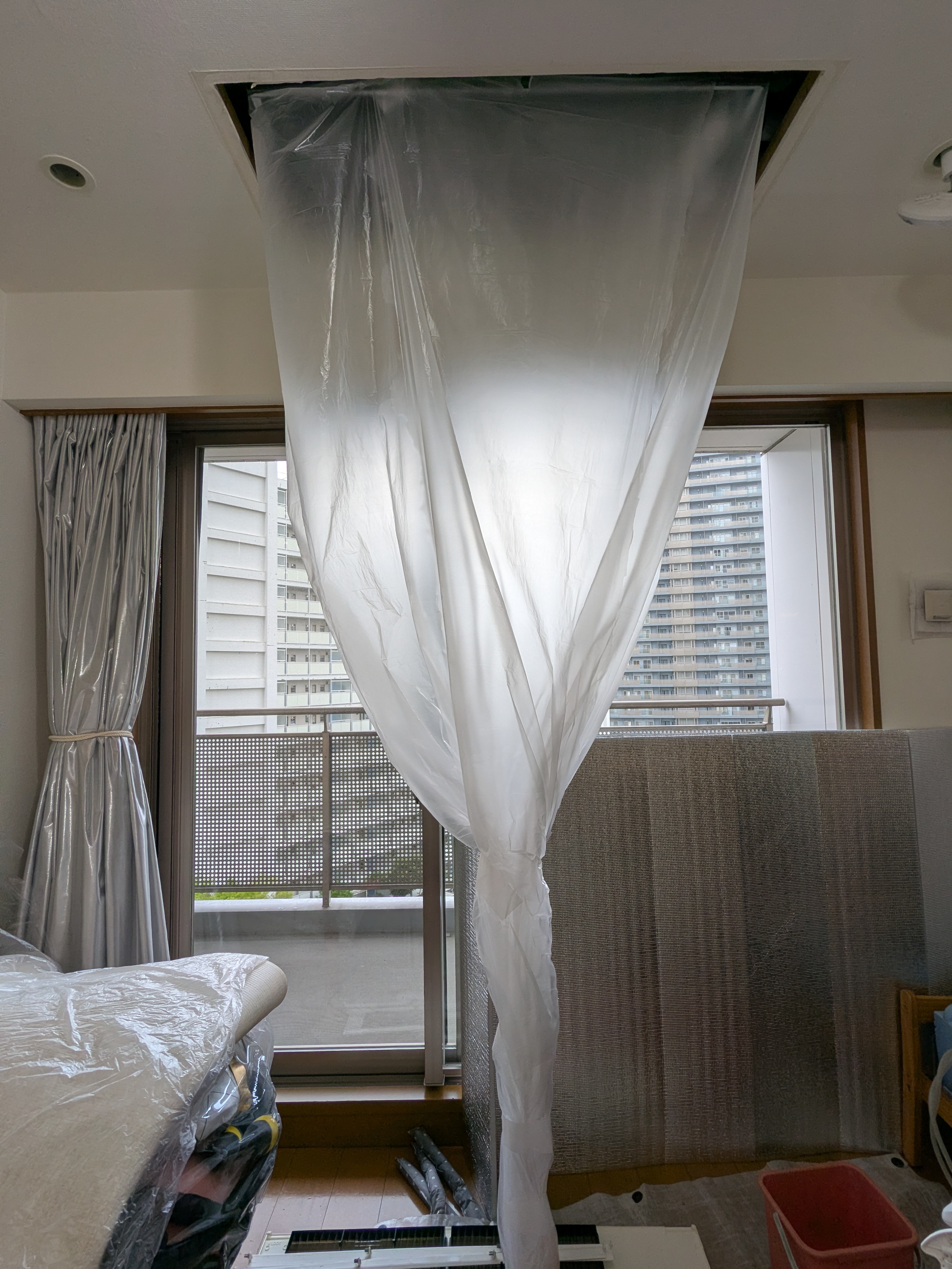 東京都江東区豊洲の家庭用天井埋め込みエアコンの作業前3