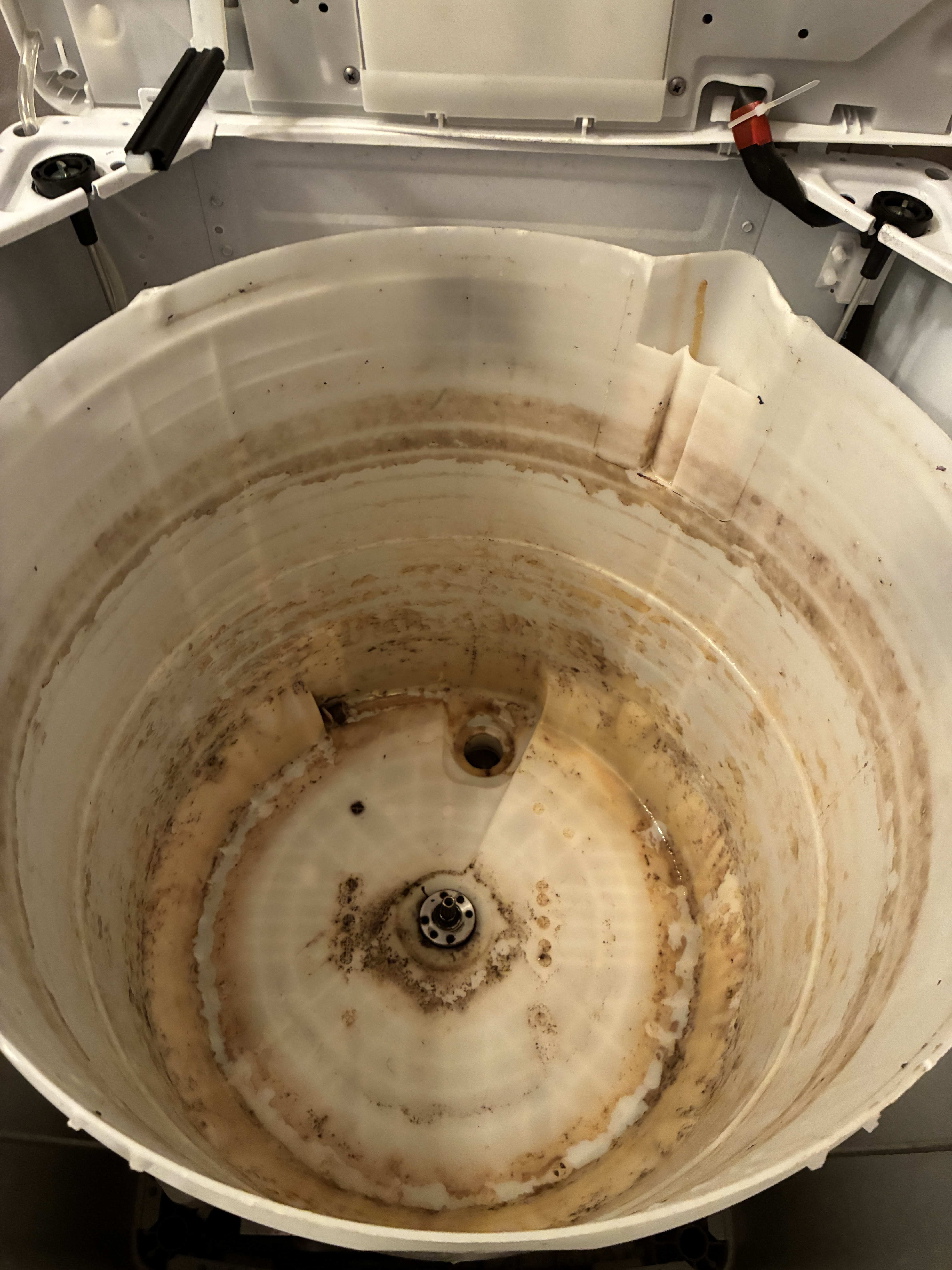 大阪府東大阪市の洗濯機分解クリーニングの作業前1