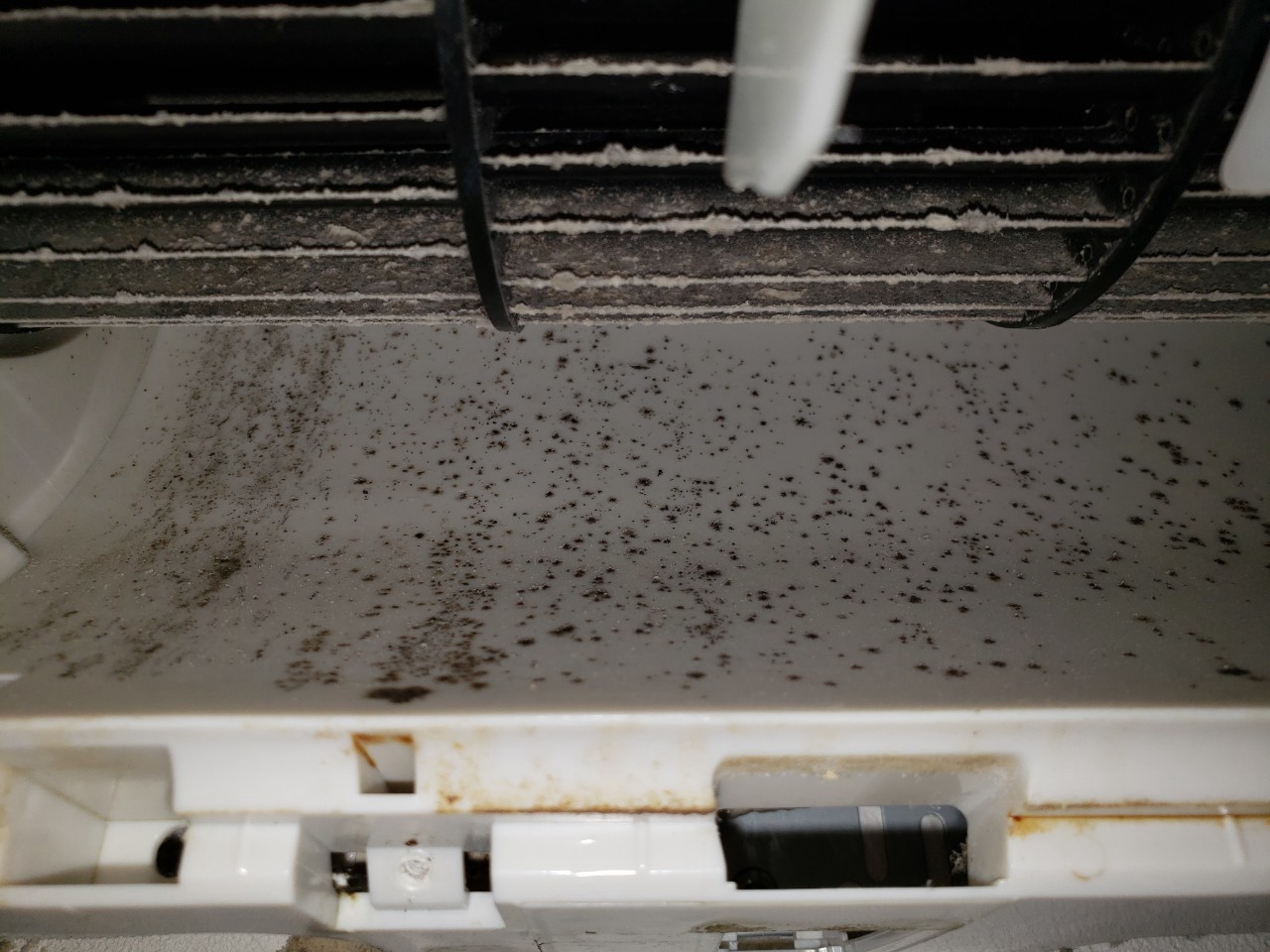 新潟県新潟市西区内野西が丘の壁掛けエアコンの作業前1