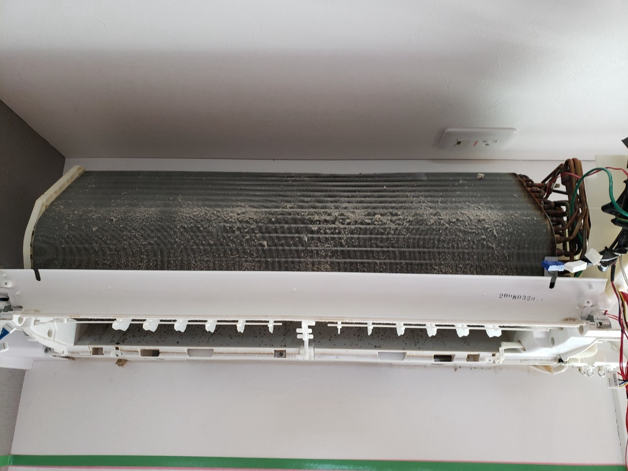 新潟県新潟市西区内野西が丘の壁掛けエアコンの作業前2