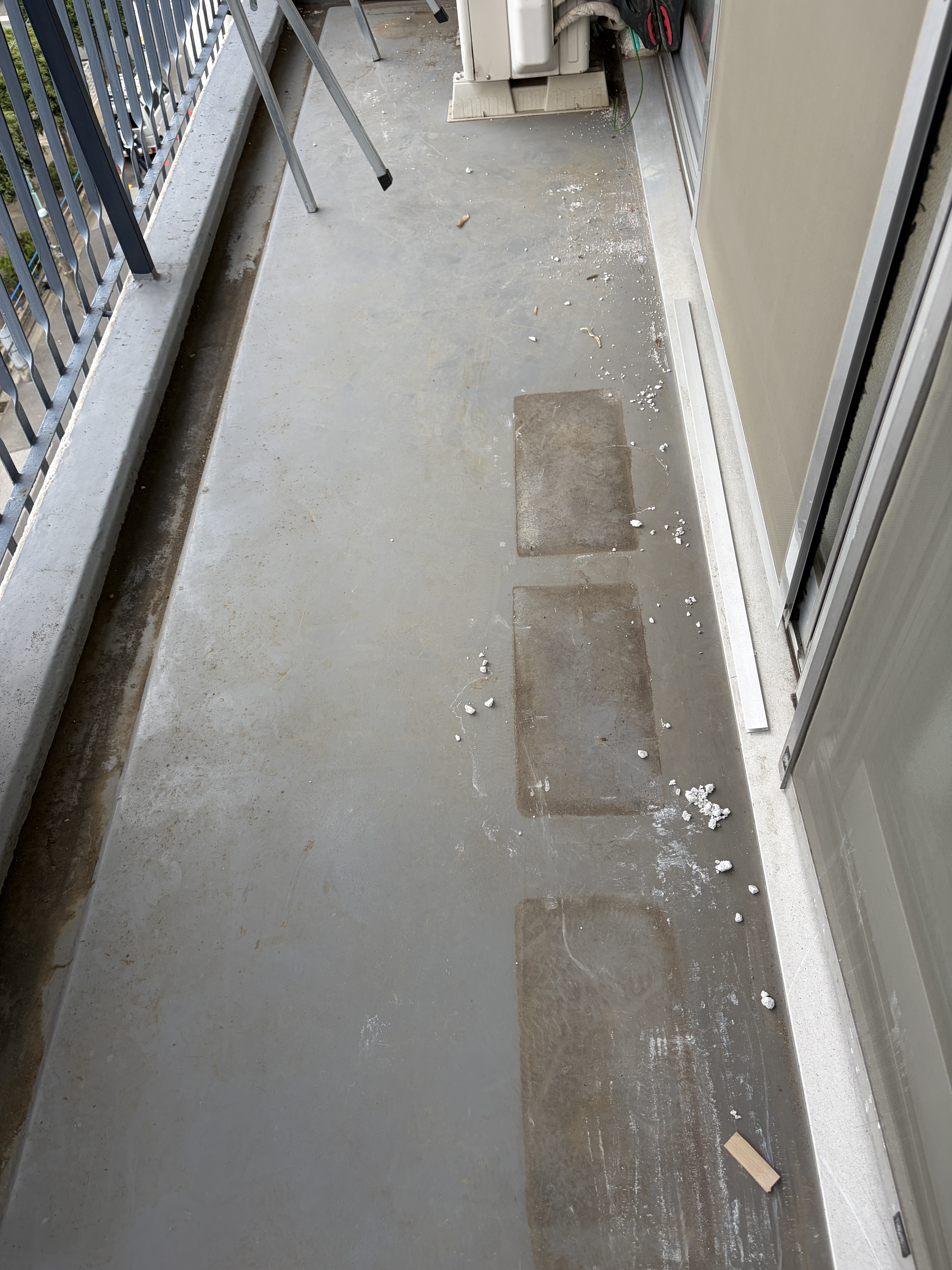 東京都墨田区亀沢のベランダ・バルコニークリーニングの作業前1