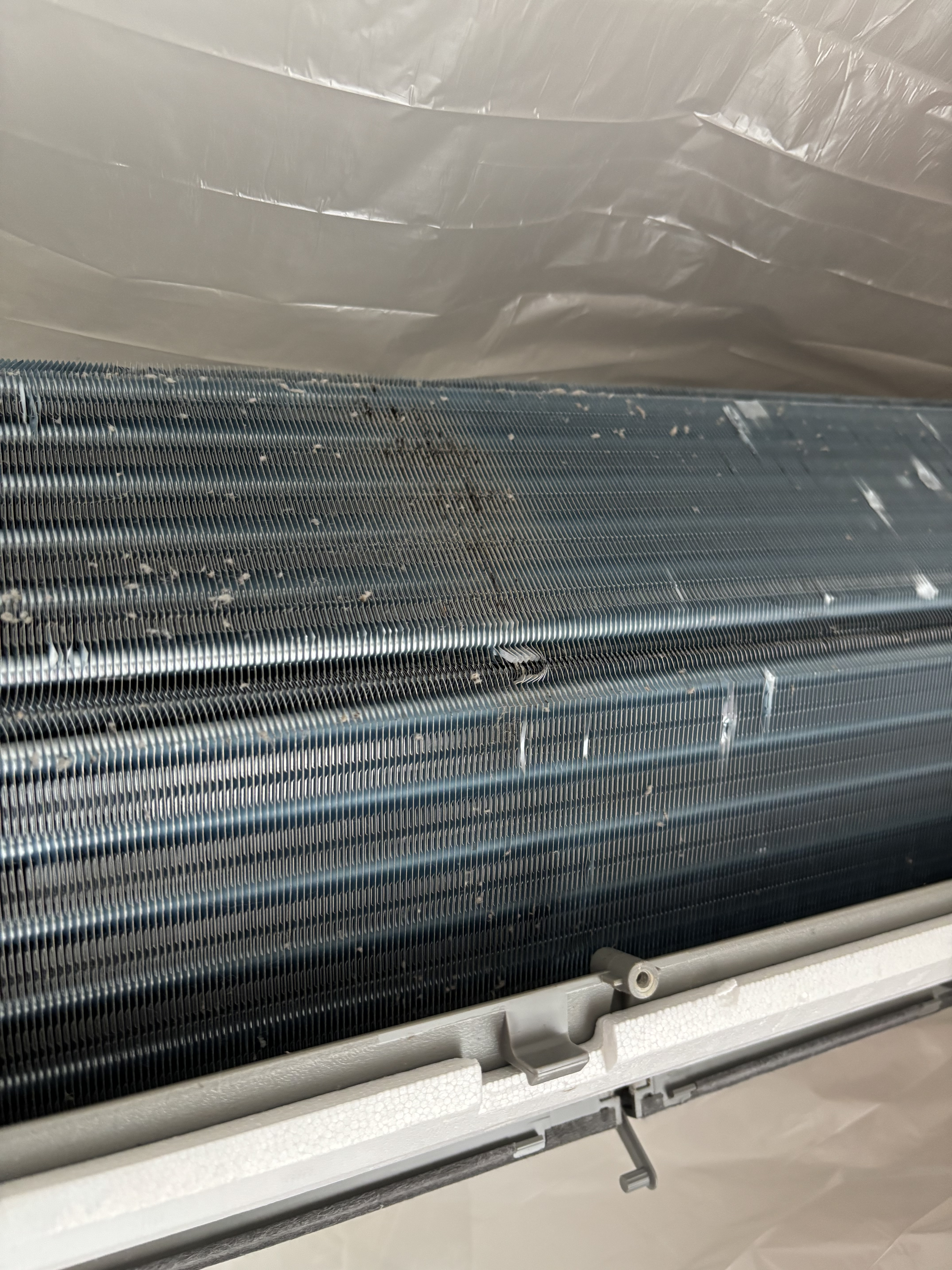 神奈川県藤沢市の壁掛けエアコンの作業前2