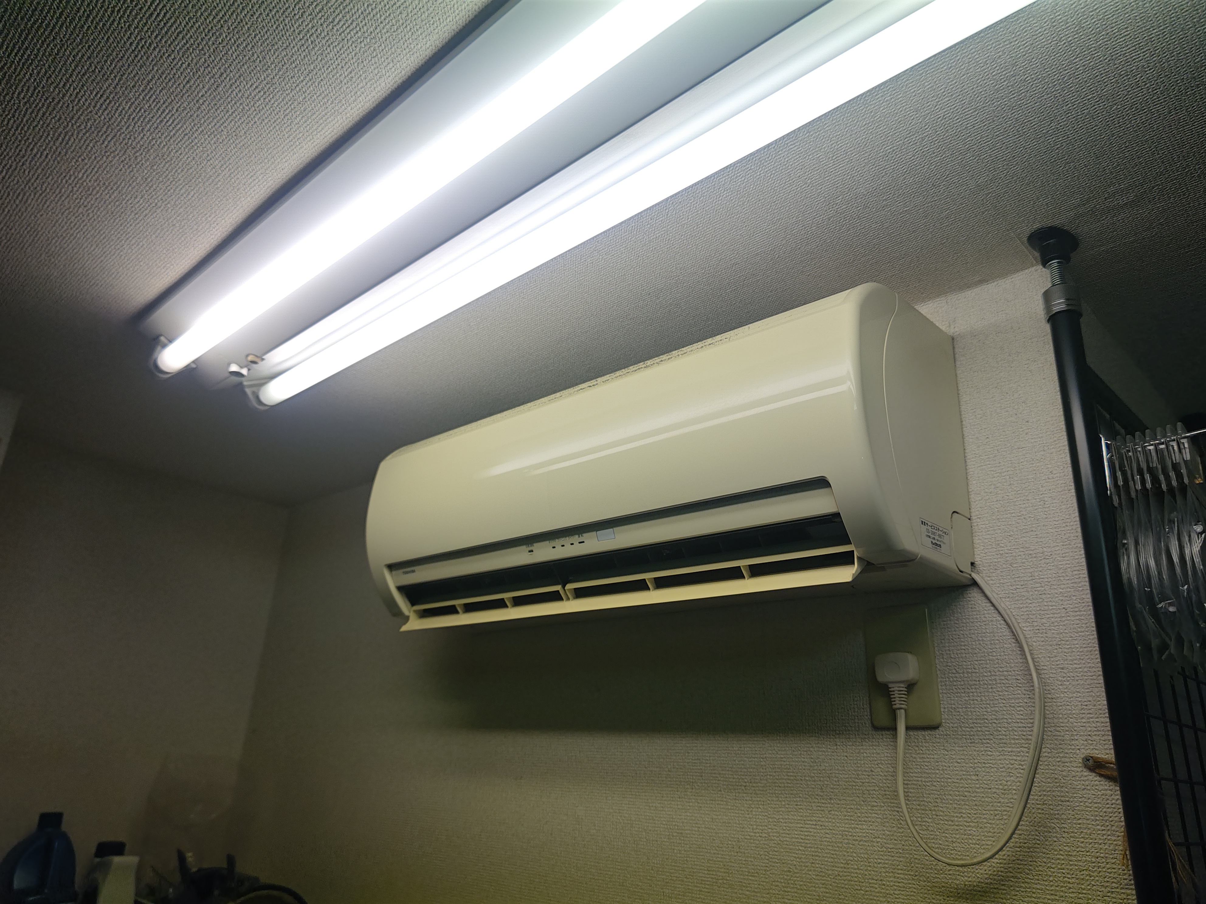 東京都新宿区若葉の壁掛けエアコンの作業前1