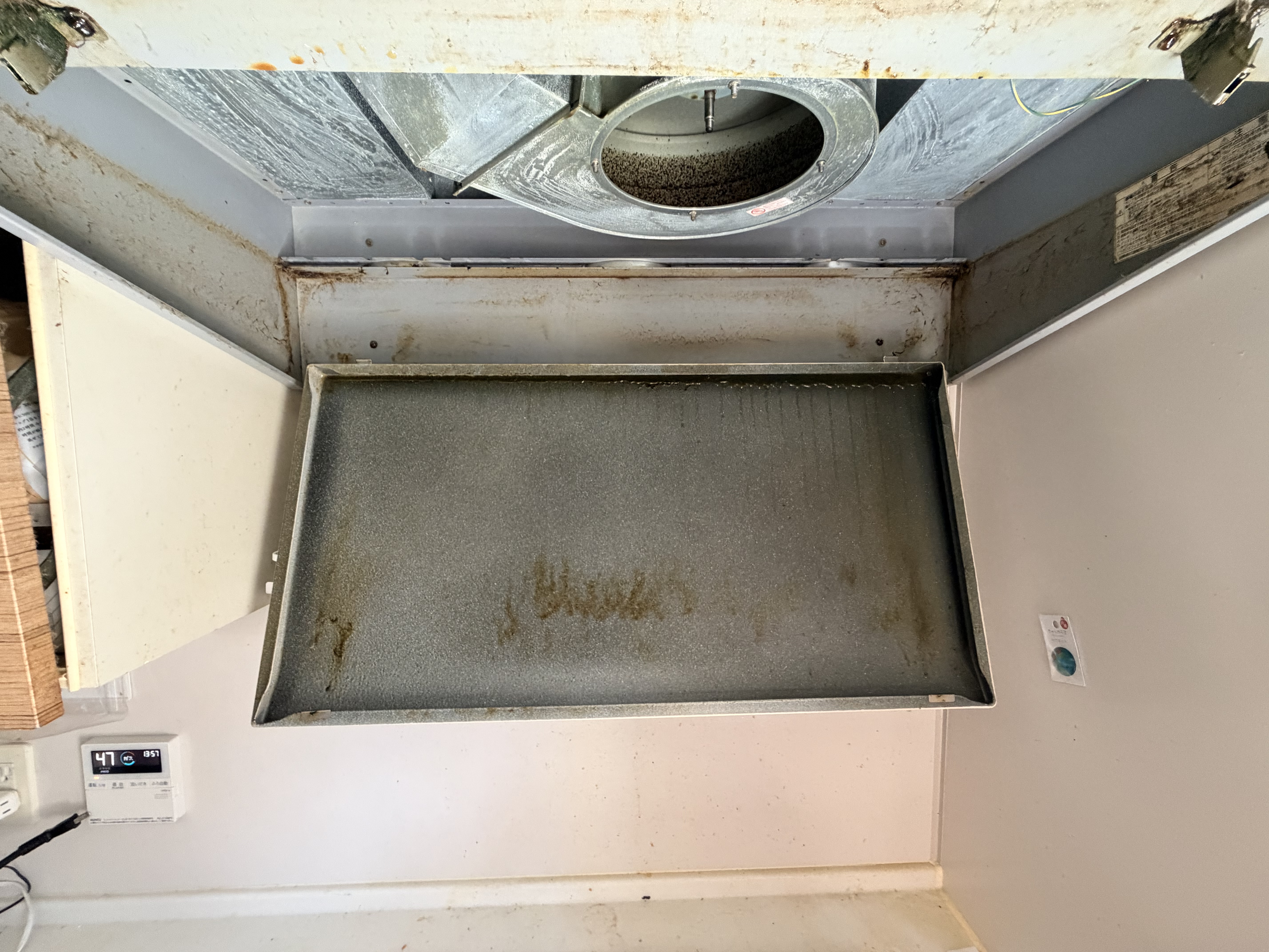 千葉県浦安市高洲のレンジフードクリーニングの作業前2