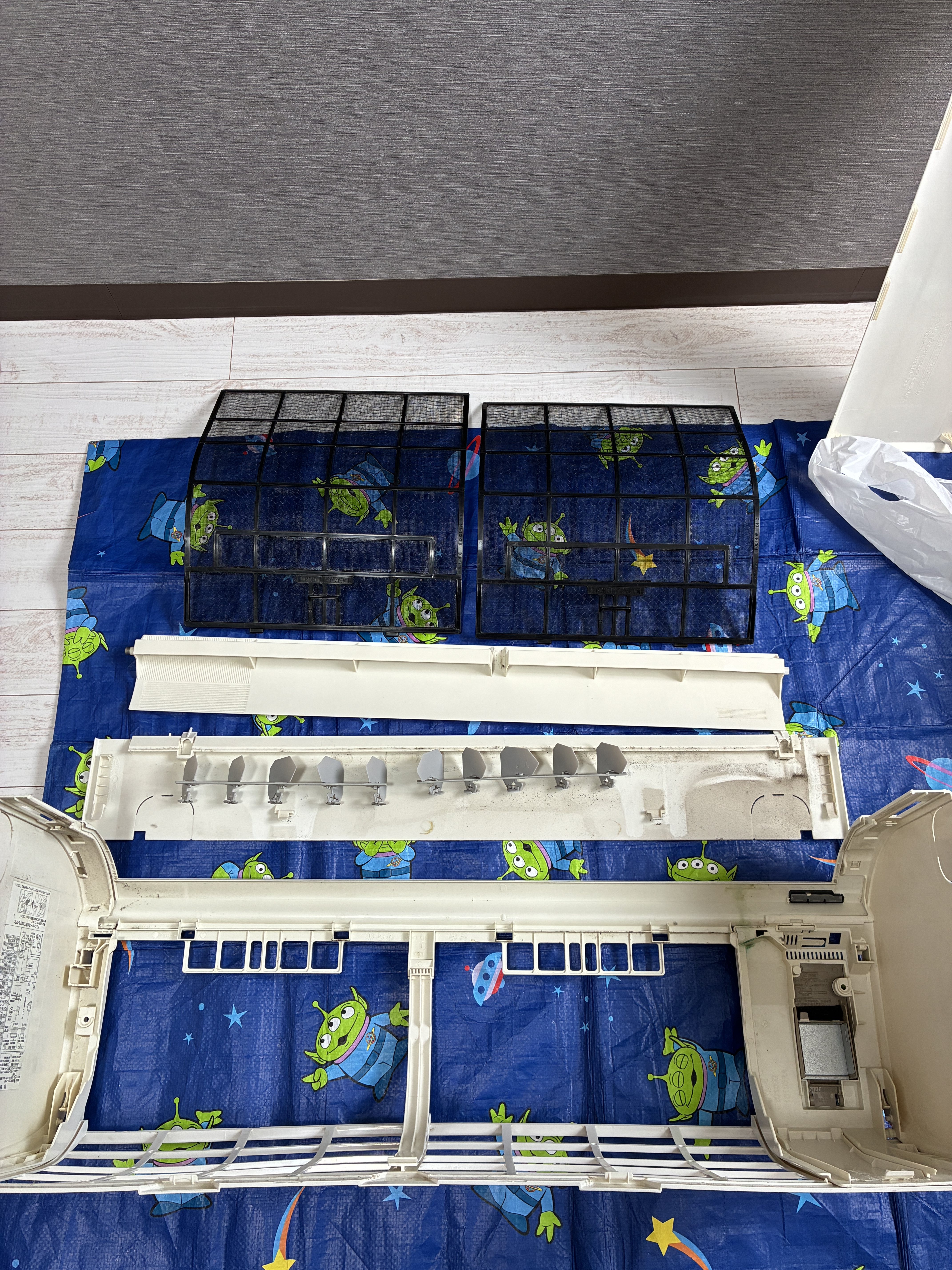 大阪府東大阪市吉田の壁掛けエアコンの作業前2