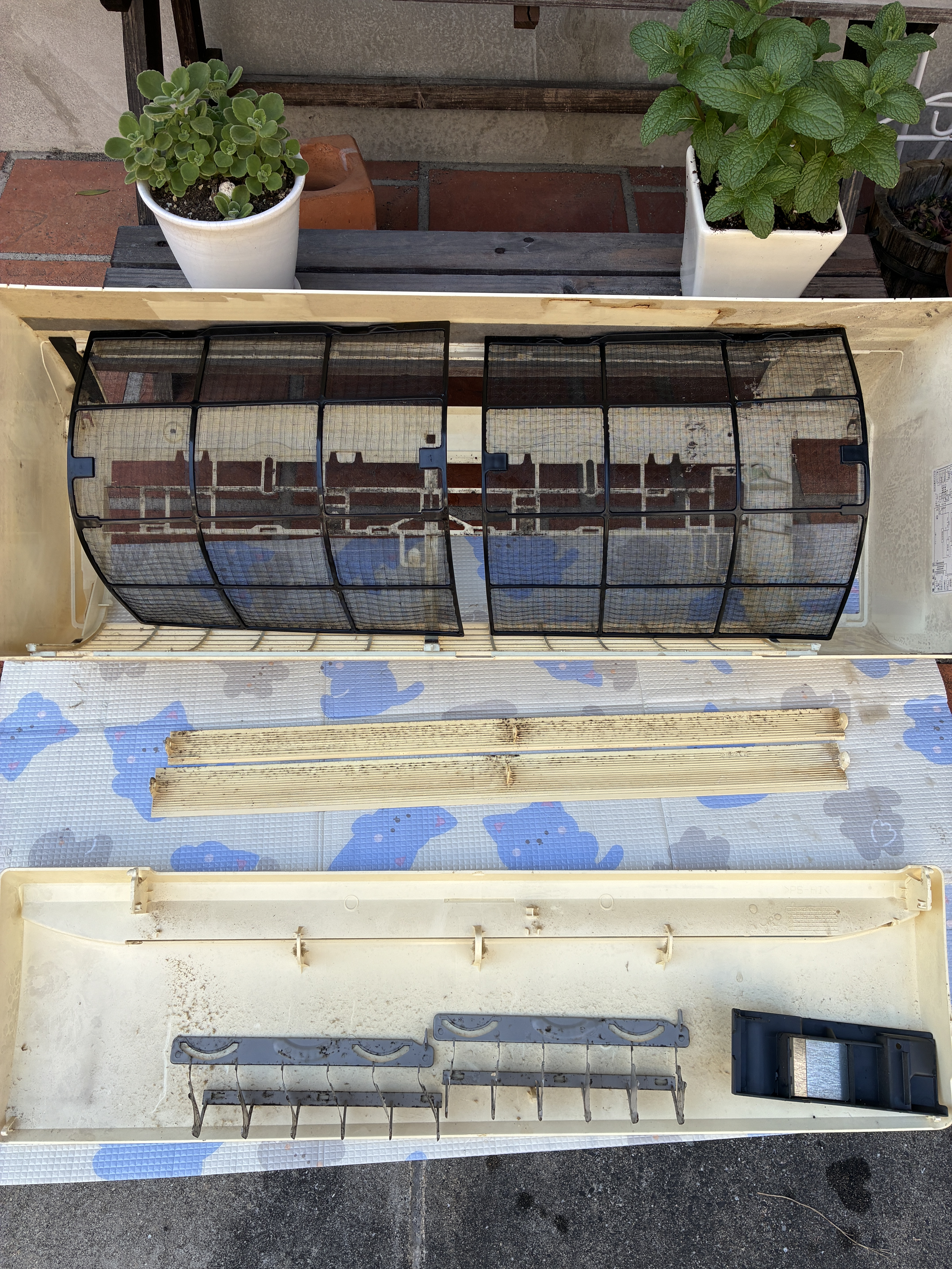 大阪府東大阪市玉串の壁掛けエアコンの作業前2