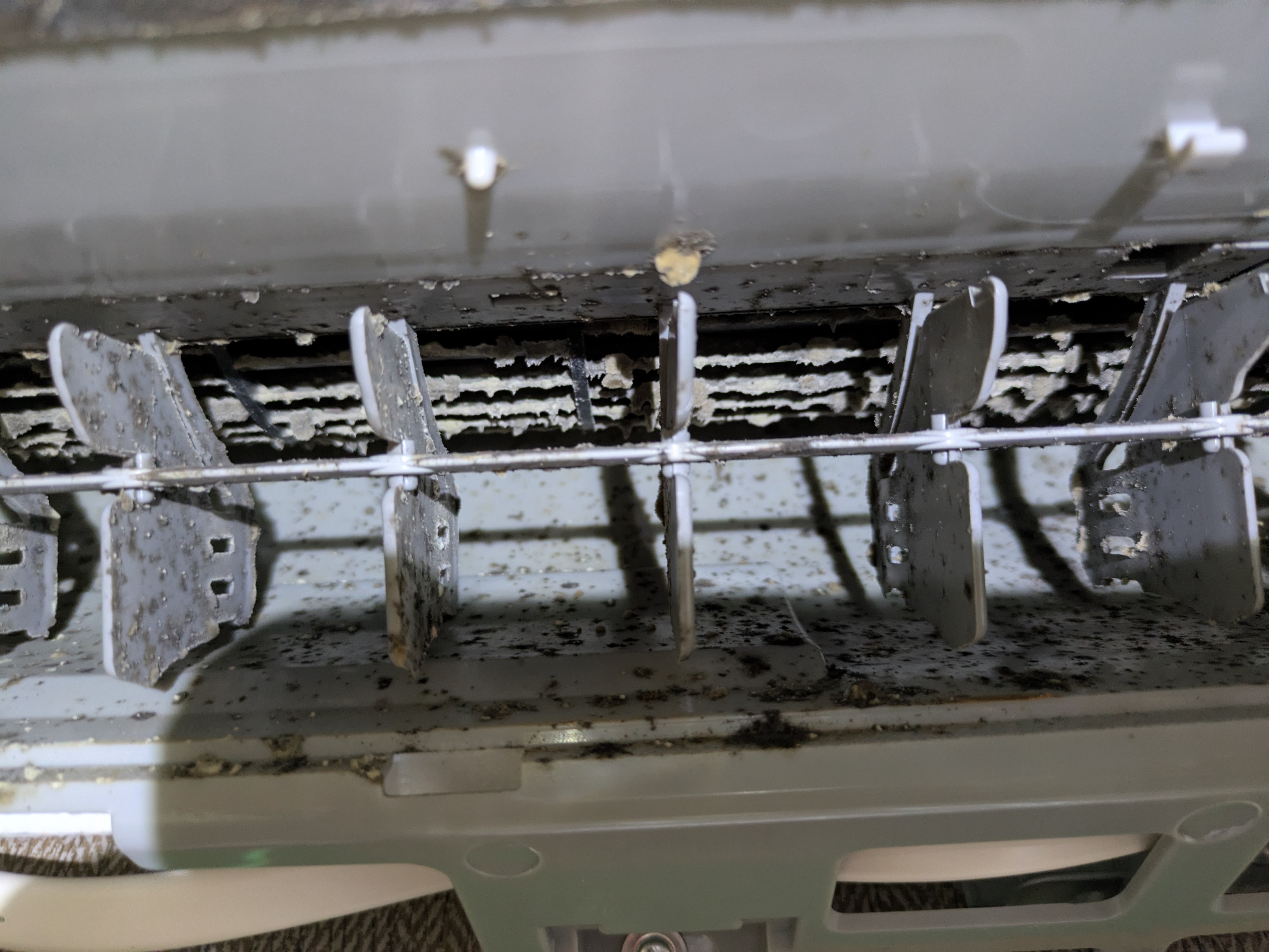 埼玉県さいたま市岩槻区小溝の壁掛けエアコンの作業前1