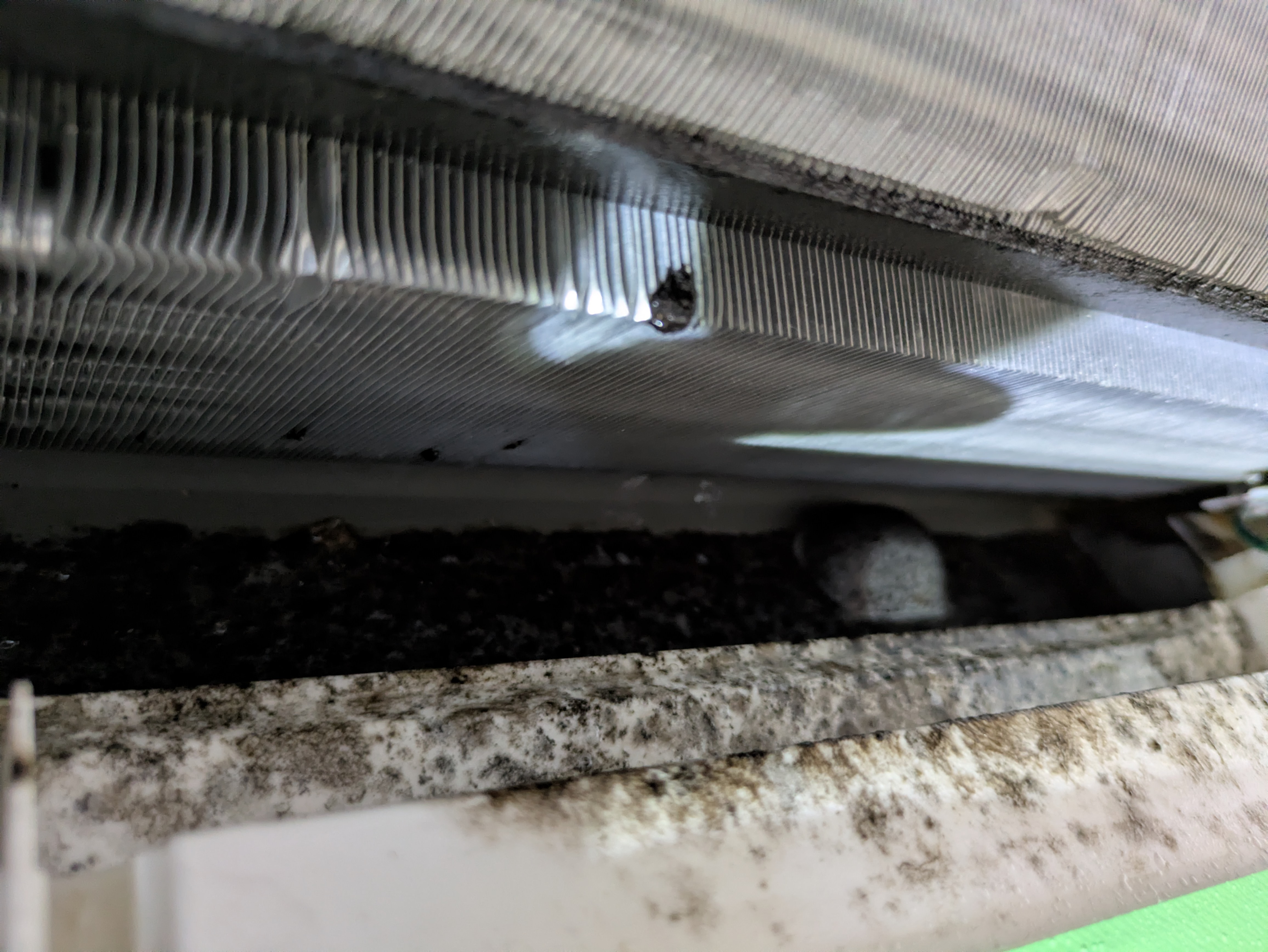 埼玉県さいたま市岩槻区小溝の壁掛けエアコンの作業前3