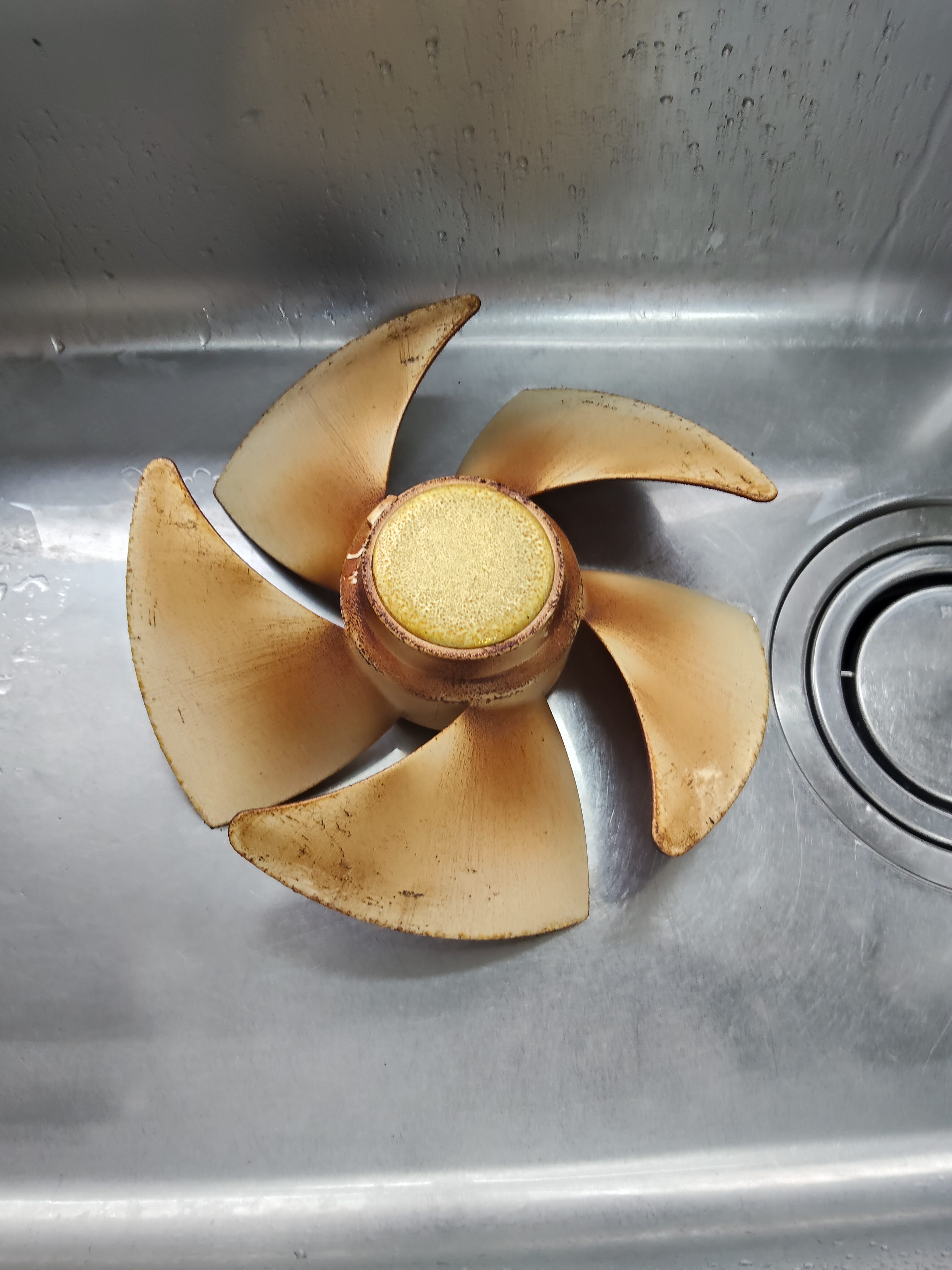 神奈川県横浜市戸塚区のレンジフードクリーニングの作業前1