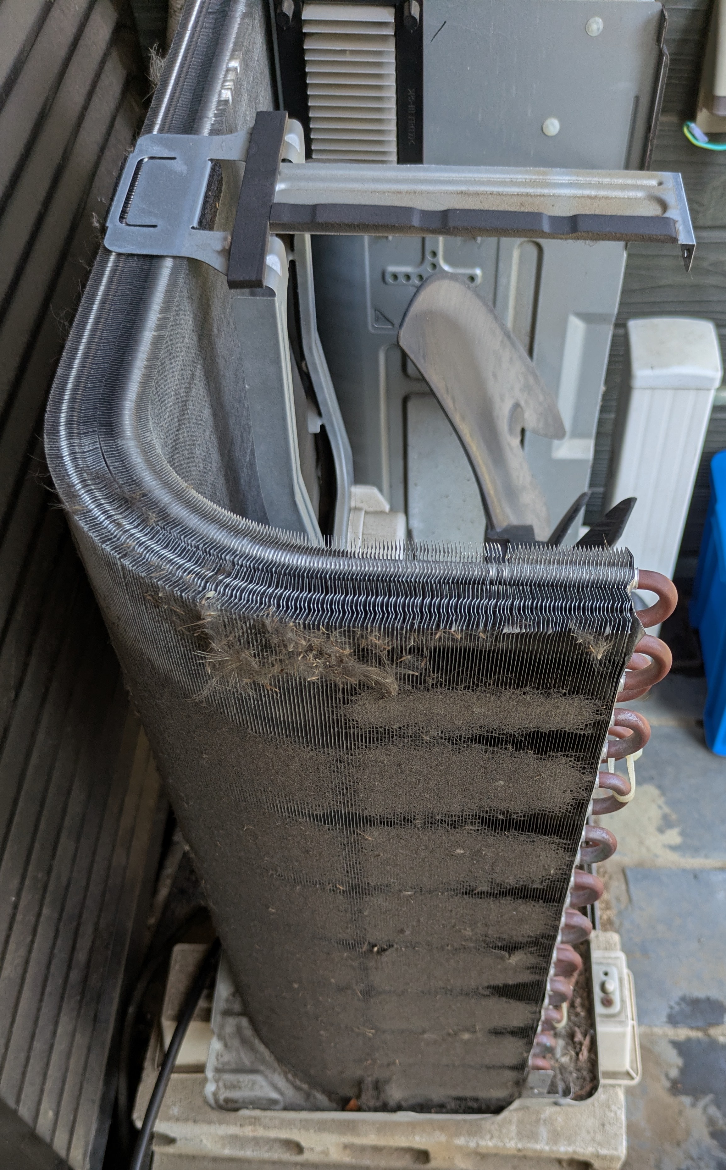 埼玉県さいたま市岩槻区本町の壁掛けエアコンの作業前1