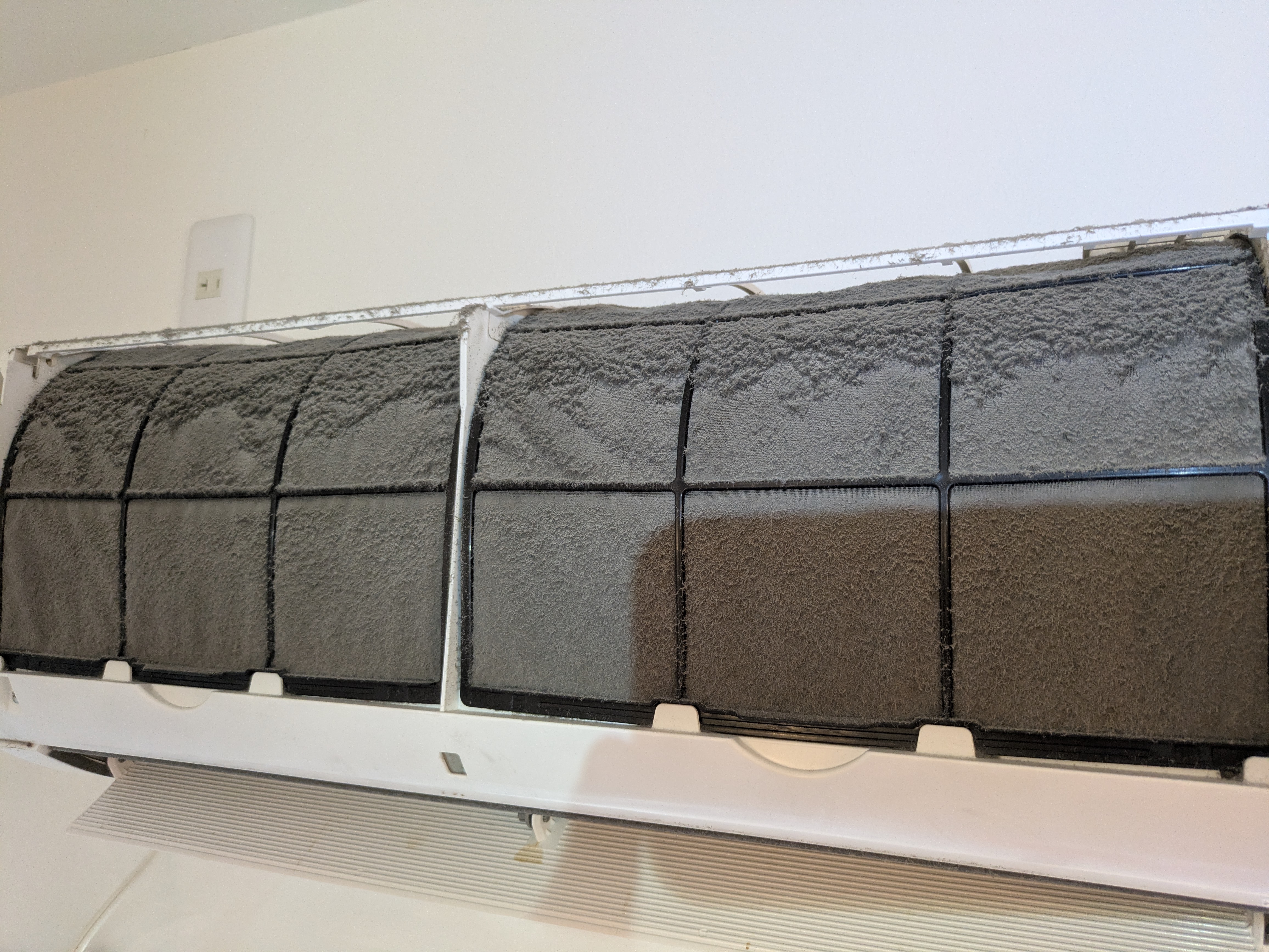 埼玉県さいたま市岩槻区本町の壁掛けエアコンの作業前3