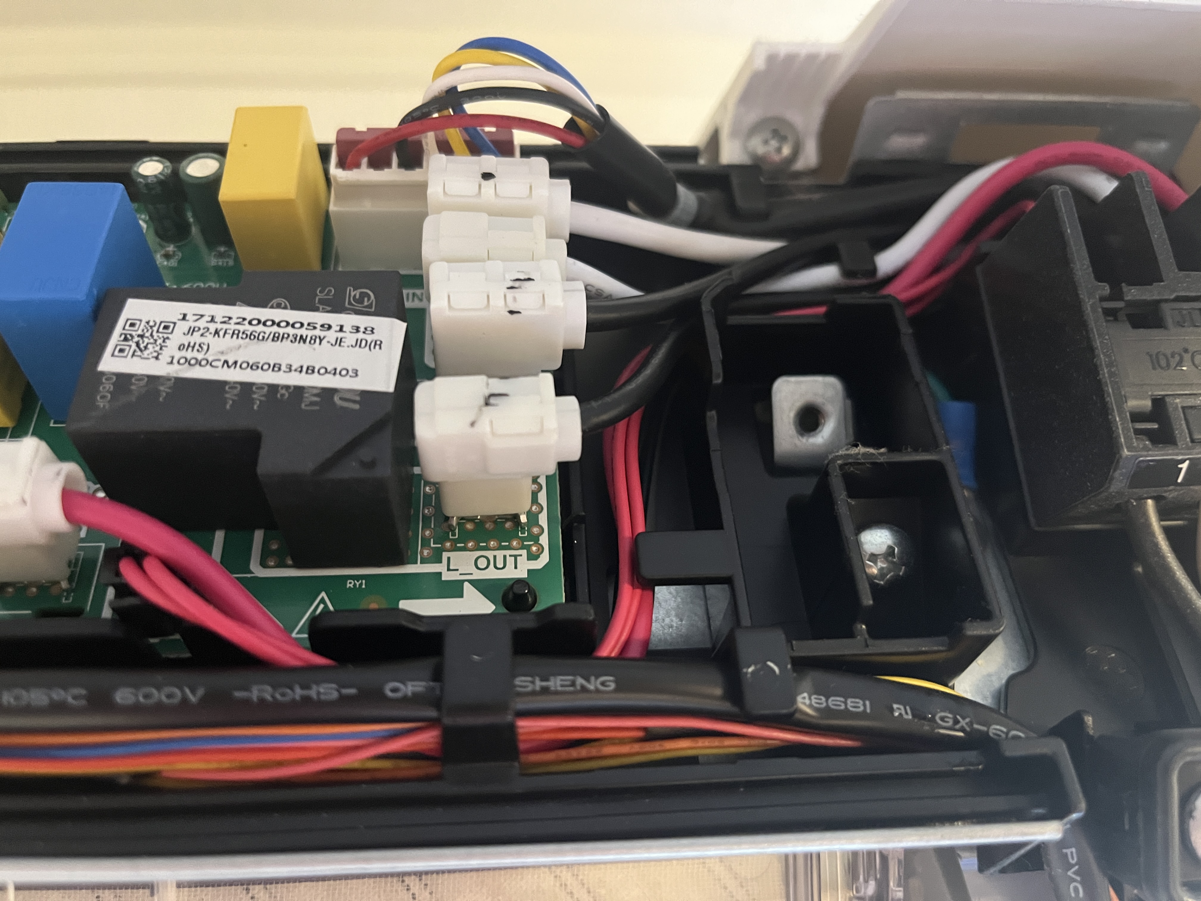 愛知県知多郡東浦町のお掃除機能付きエアコンの作業前3