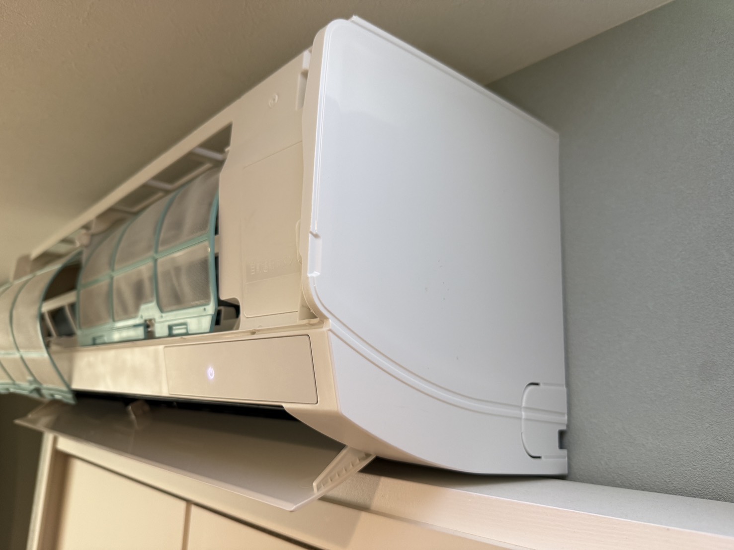 東京都世田谷区北沢の壁掛けエアコンの作業前1