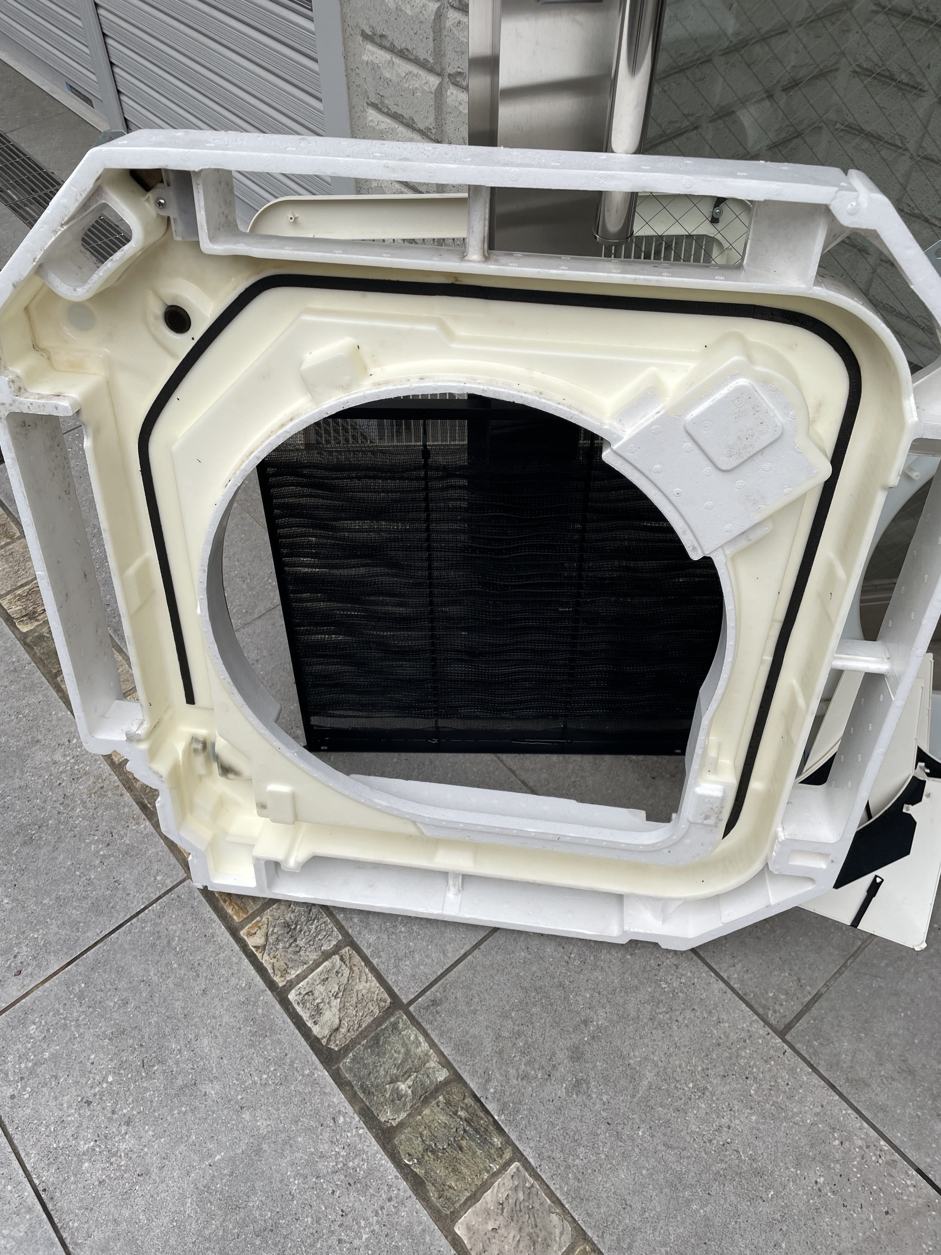 東京都世田谷区北沢の業務用天井埋め込みエアコンの作業後2