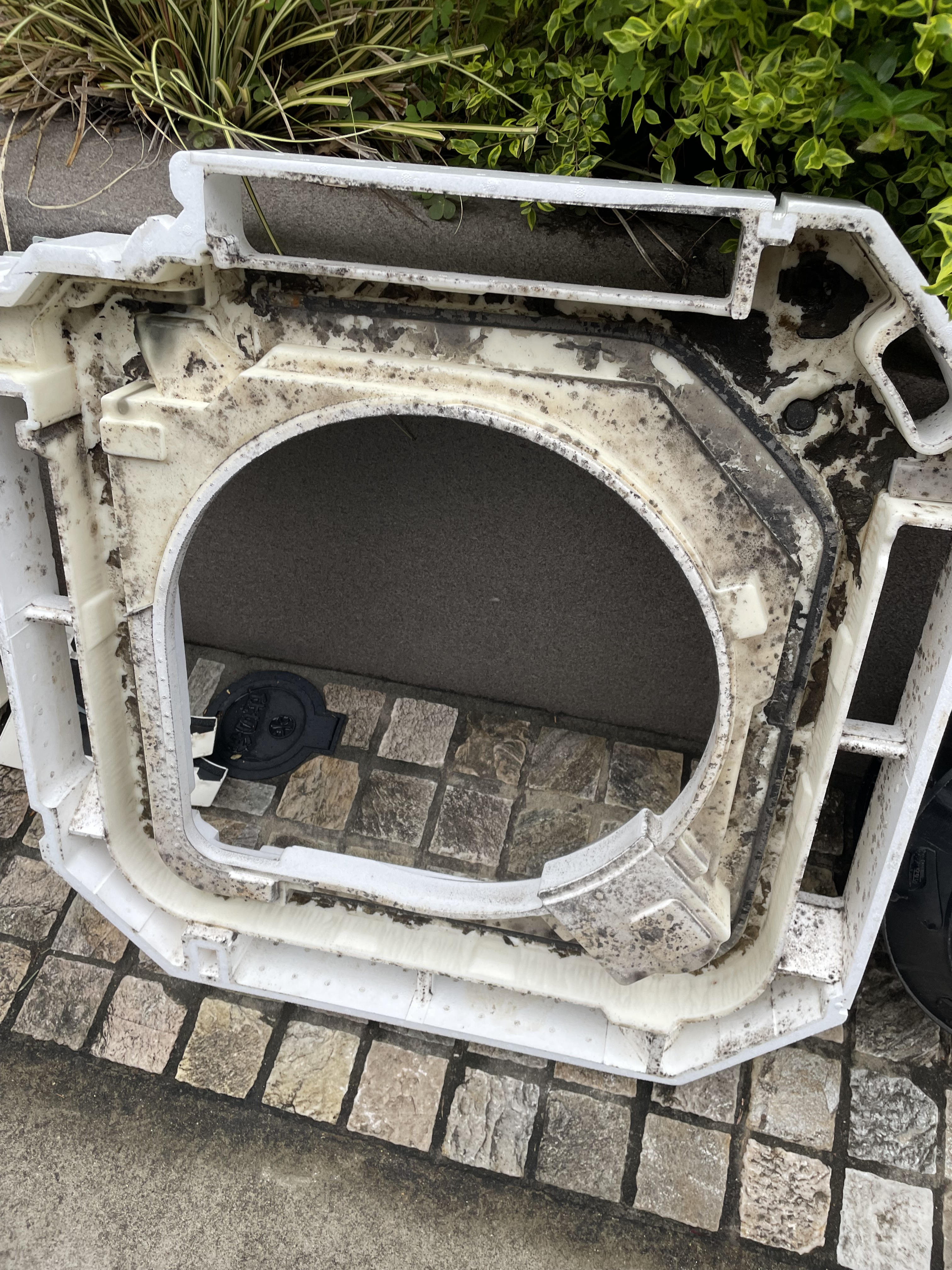 東京都世田谷区北沢の業務用天井埋め込みエアコンの作業前2