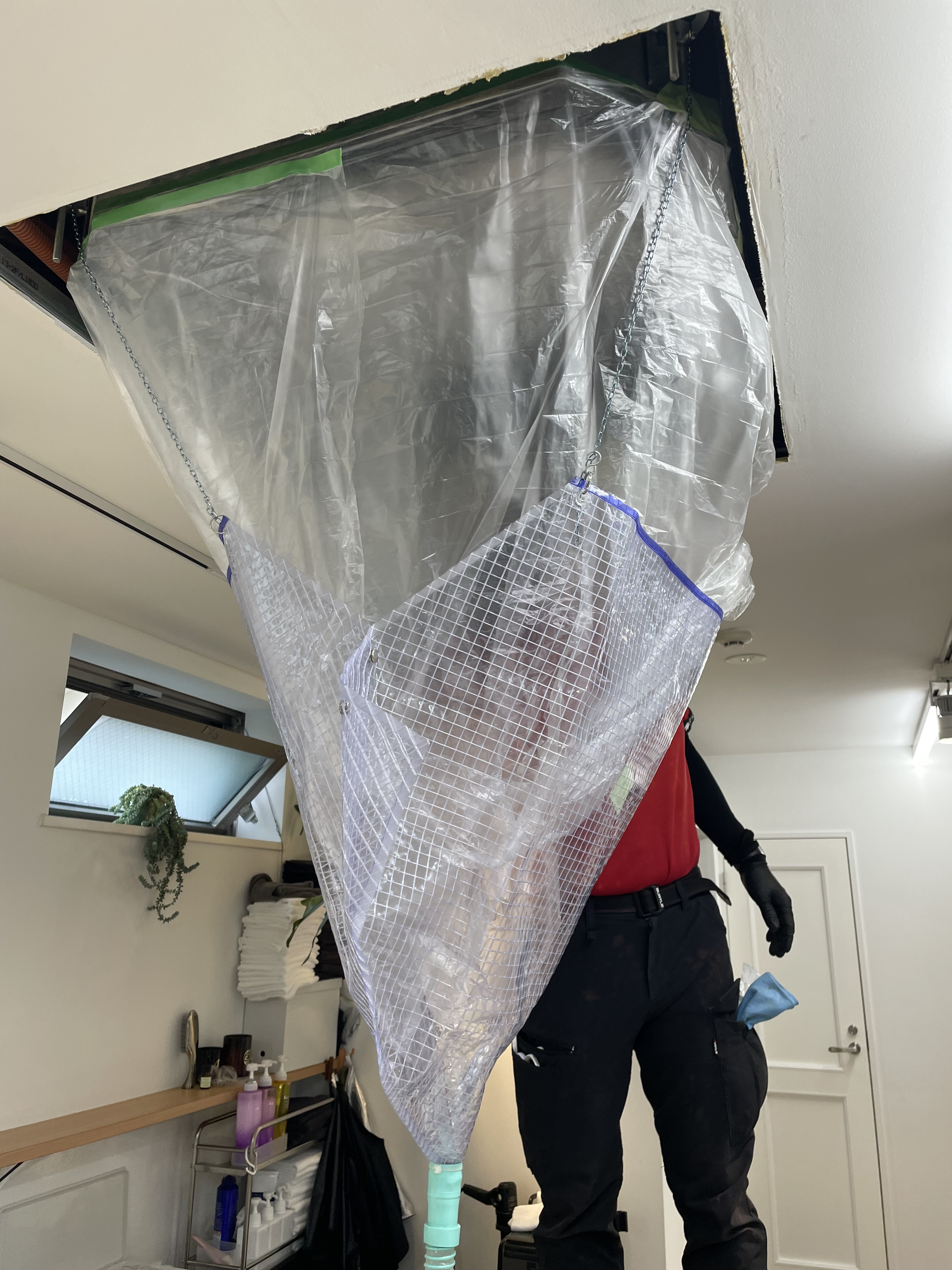 東京都世田谷区北沢の業務用天井埋め込みエアコンの作業前3