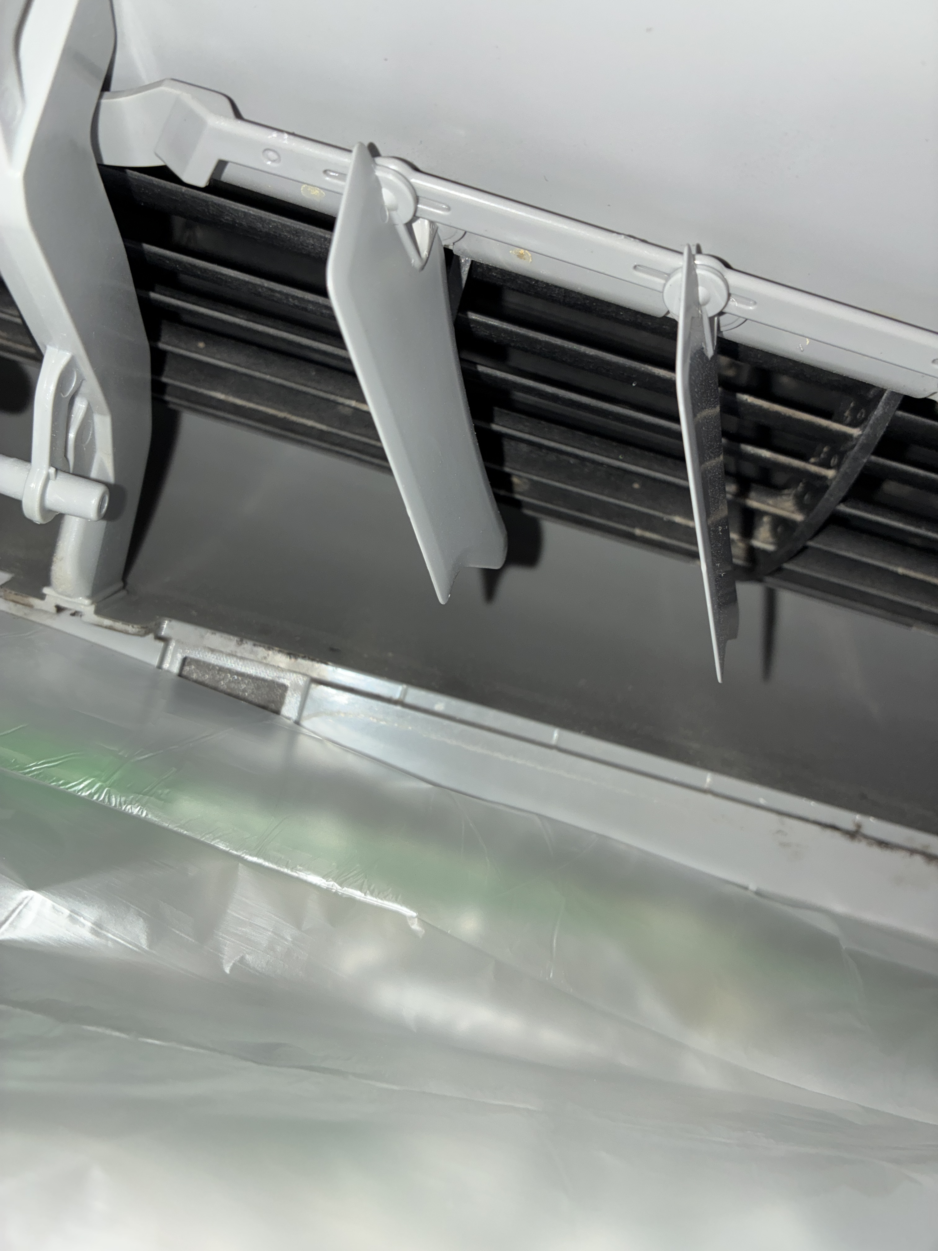 大阪府枚方市のお掃除機能付きエアコンの作業前1