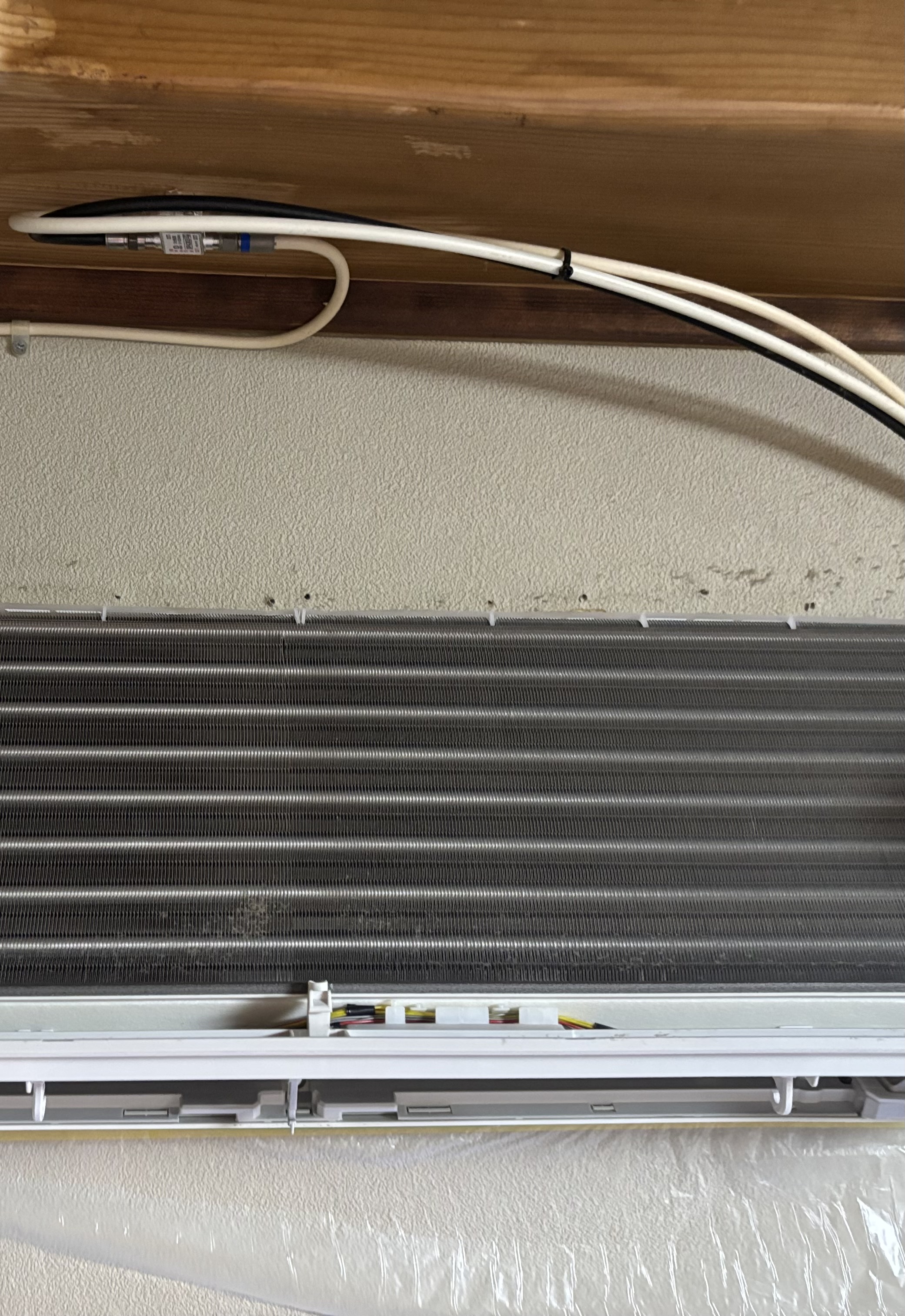 埼玉県ふじみ野市のお掃除機能付きエアコンの作業前3