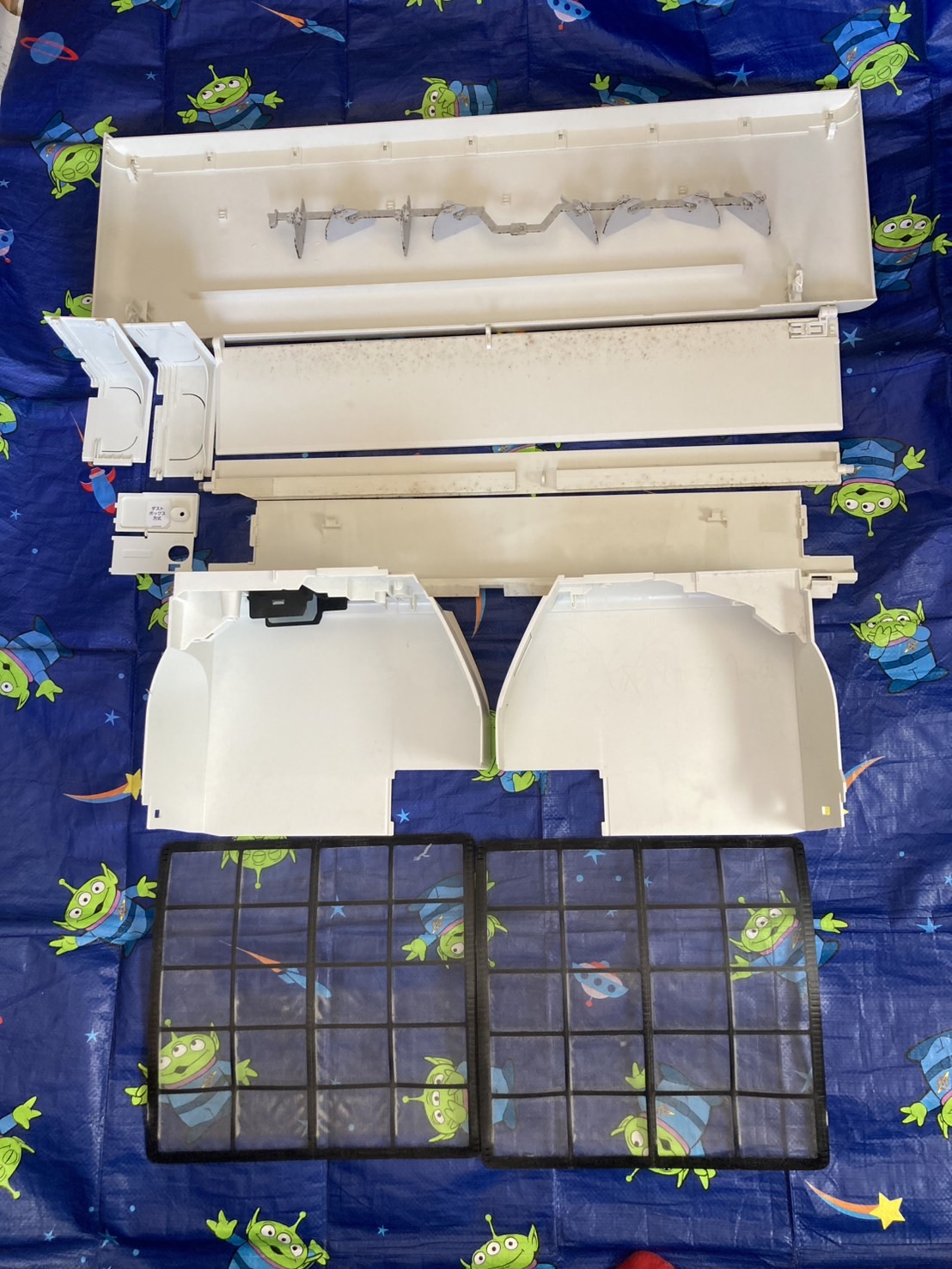 大阪府交野市のお掃除機能付きエアコンの作業前1