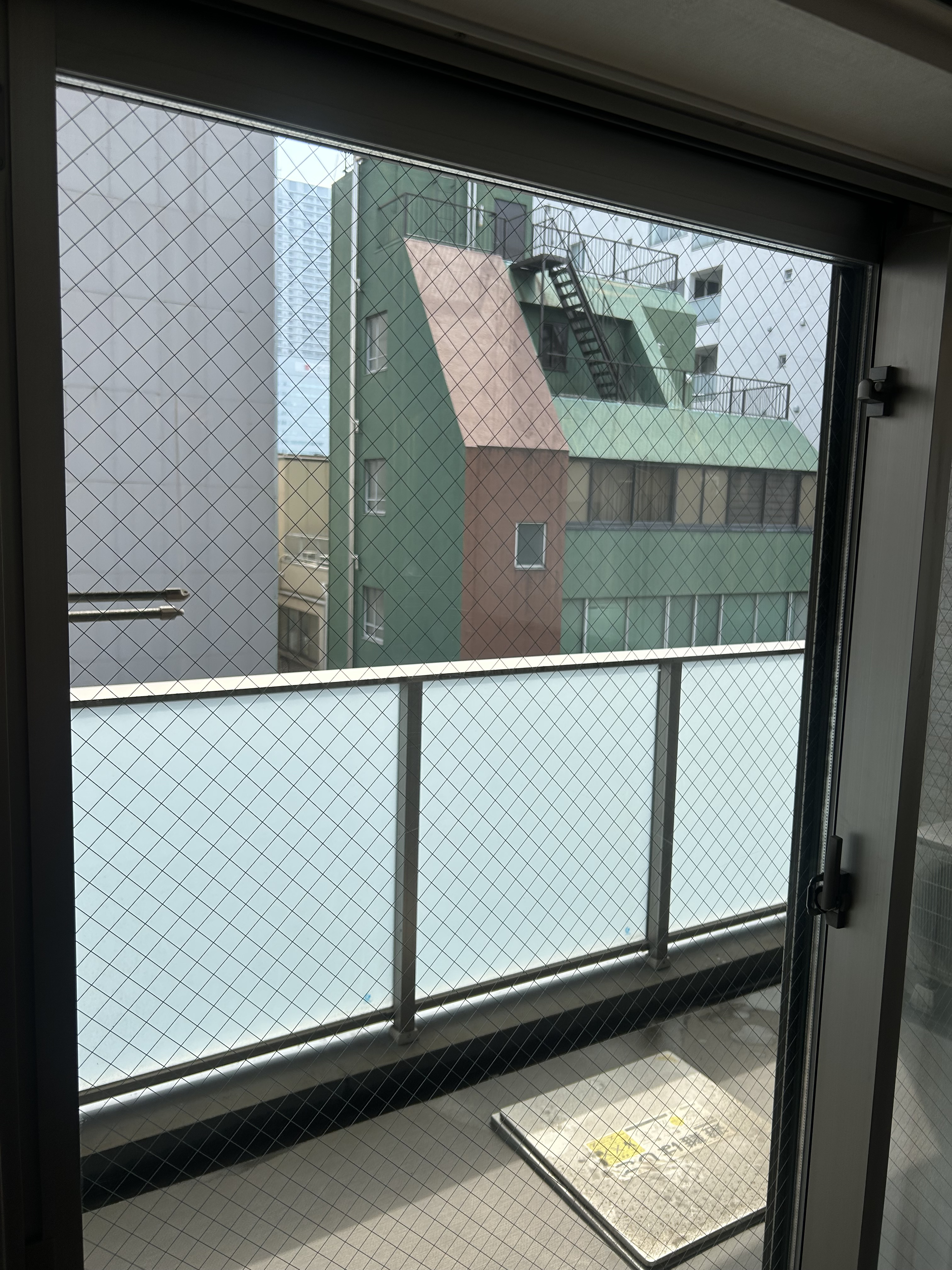 東京都中央区の窓ガラス・サッシクリーニングの作業後1