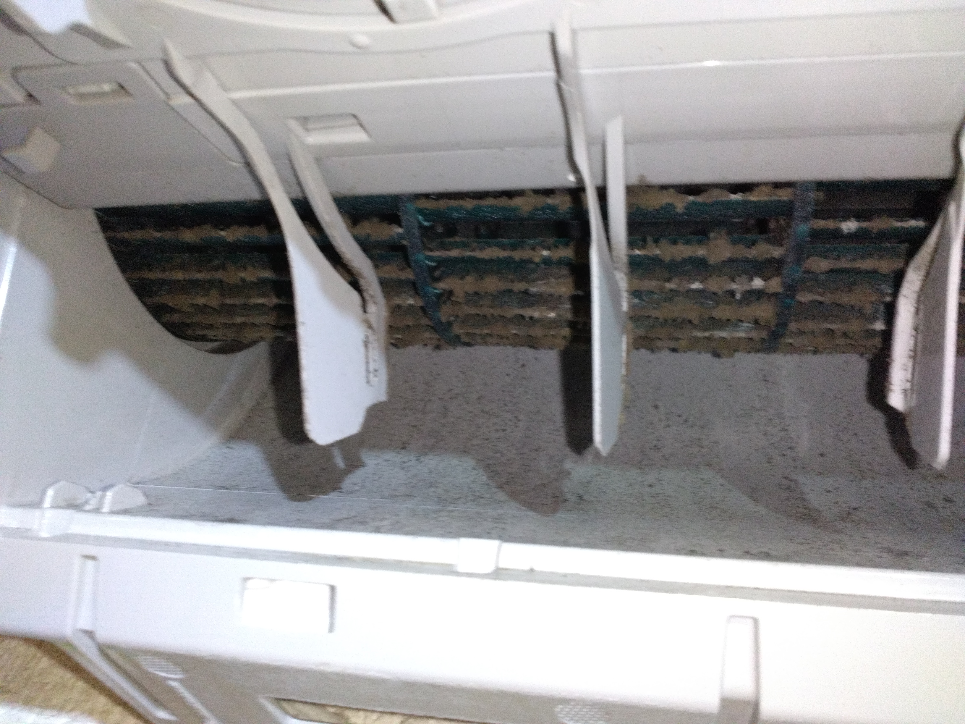 福岡県福津市の壁掛けエアコンの作業前1